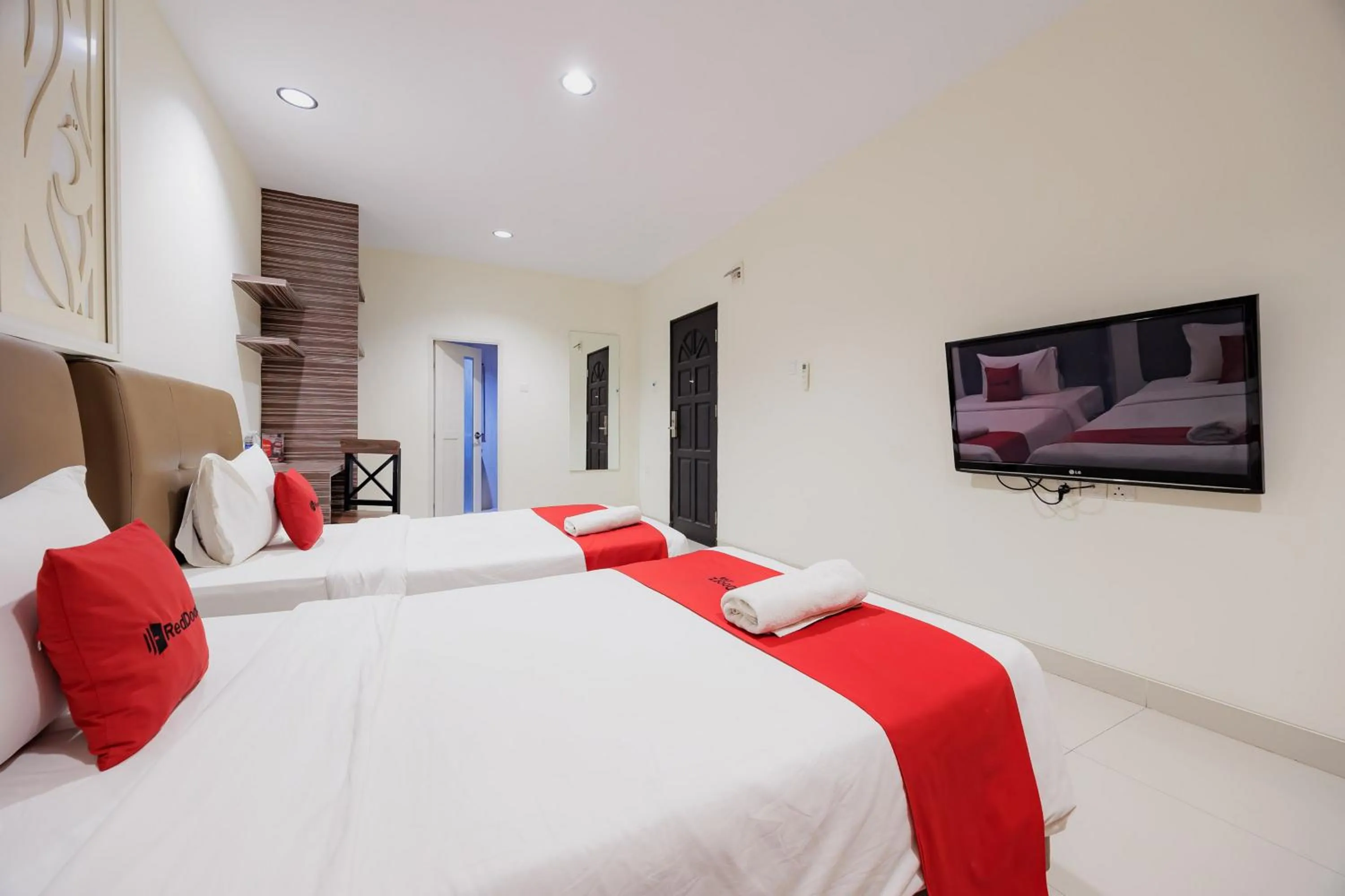 Bedroom in RedDoorz Plus near Ferry Terminal Batam Center