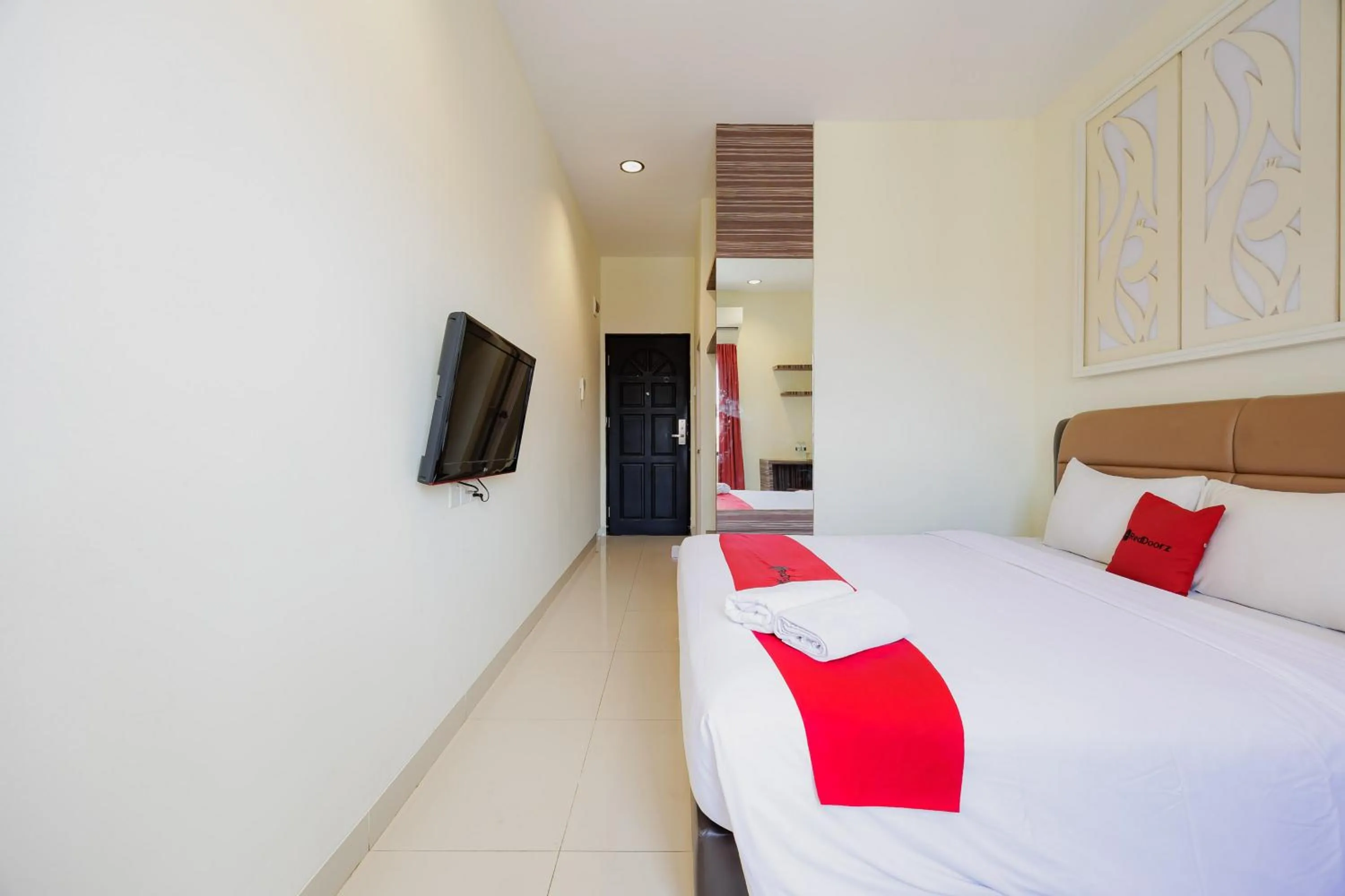 Bedroom in RedDoorz Plus near Ferry Terminal Batam Center