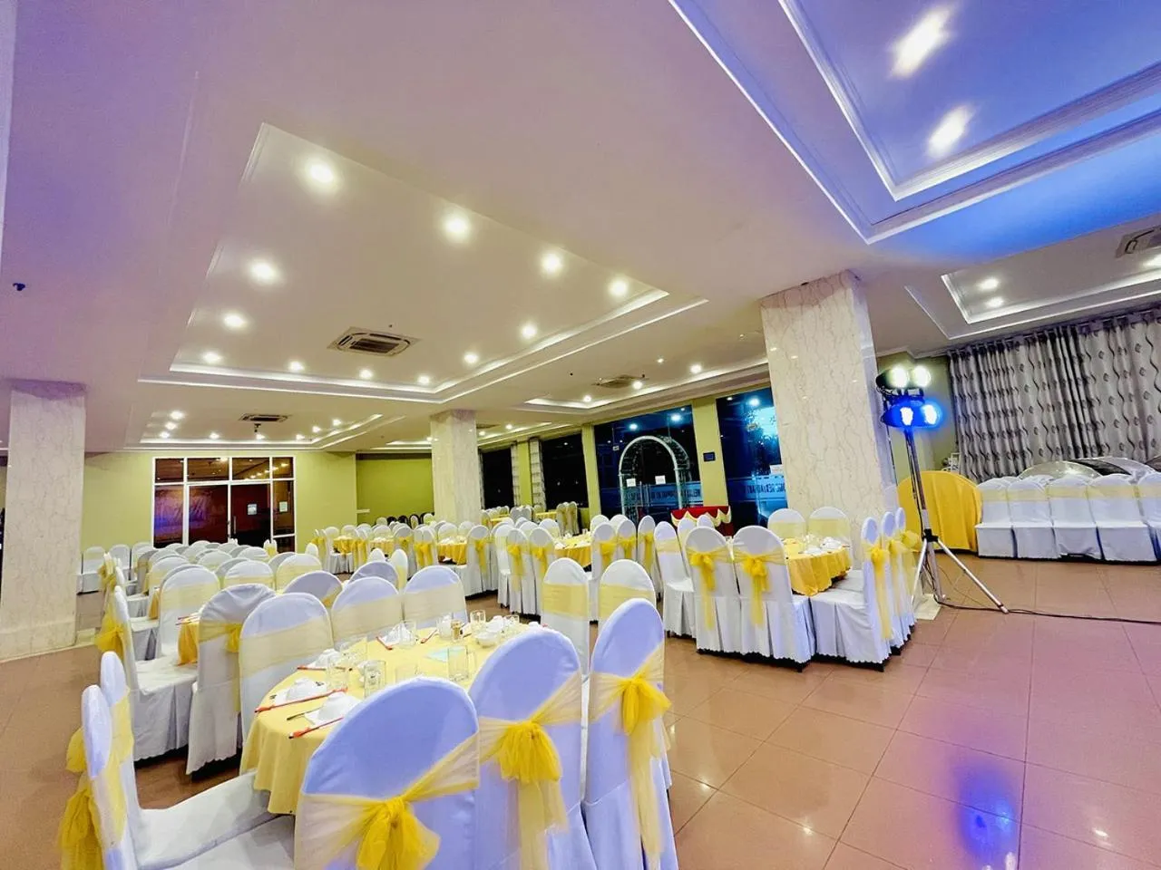 Restaurant/places to eat in My Khe 2 Da Nang Seafront Hotel