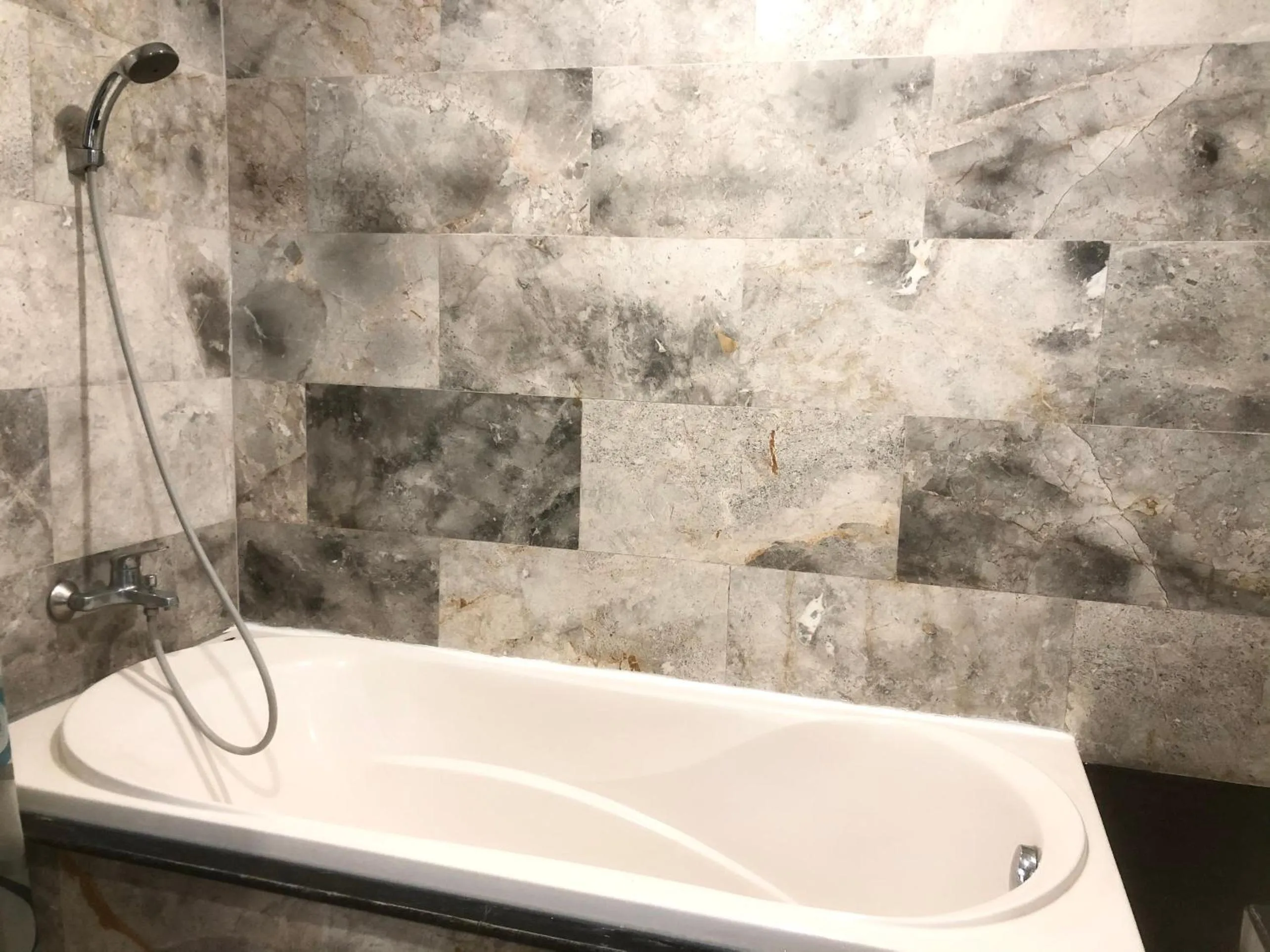 Shower in My Khe 2 Da Nang Seafront Hotel