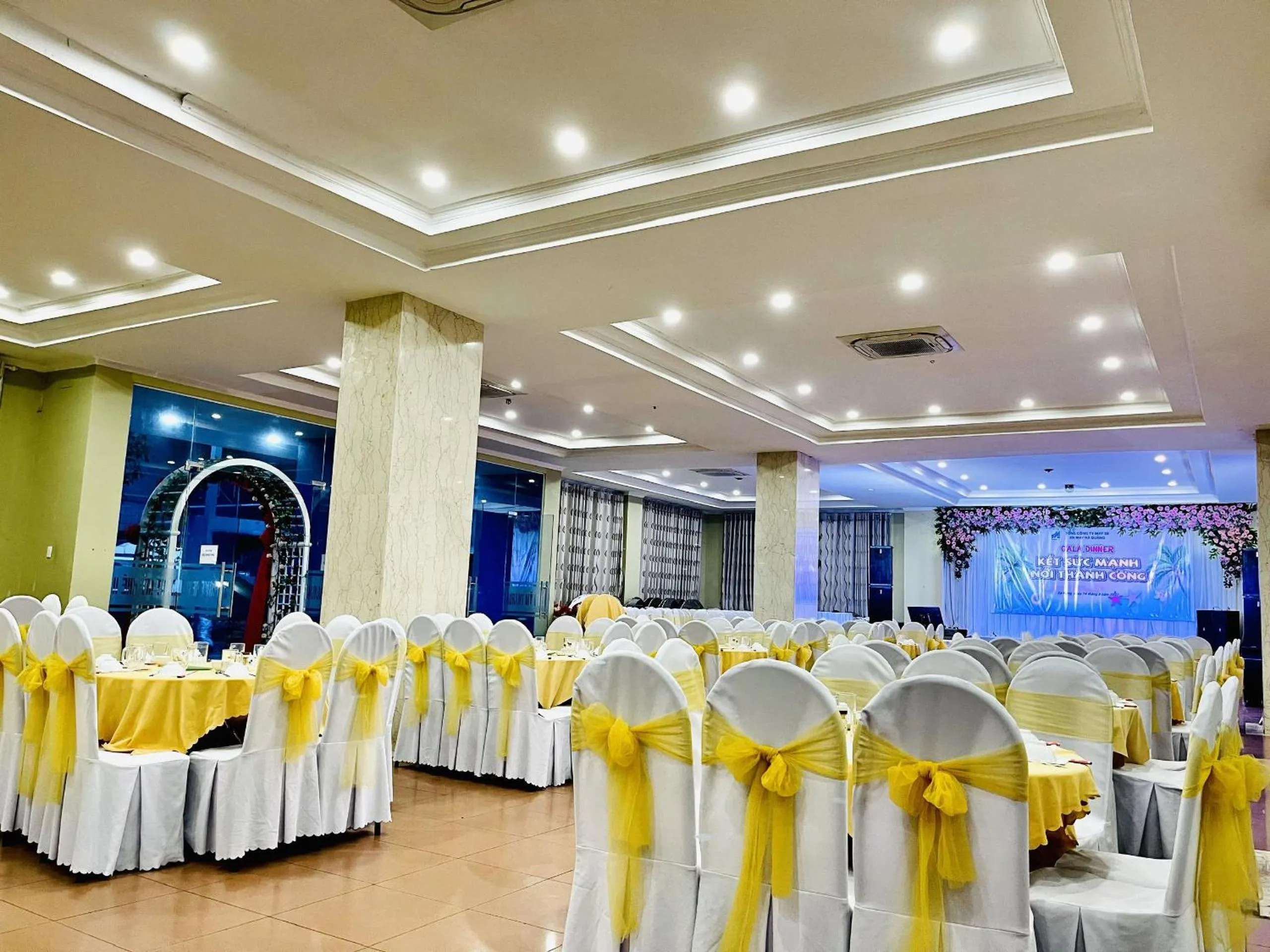 Restaurant/places to eat in My Khe 2 Da Nang Seafront Hotel