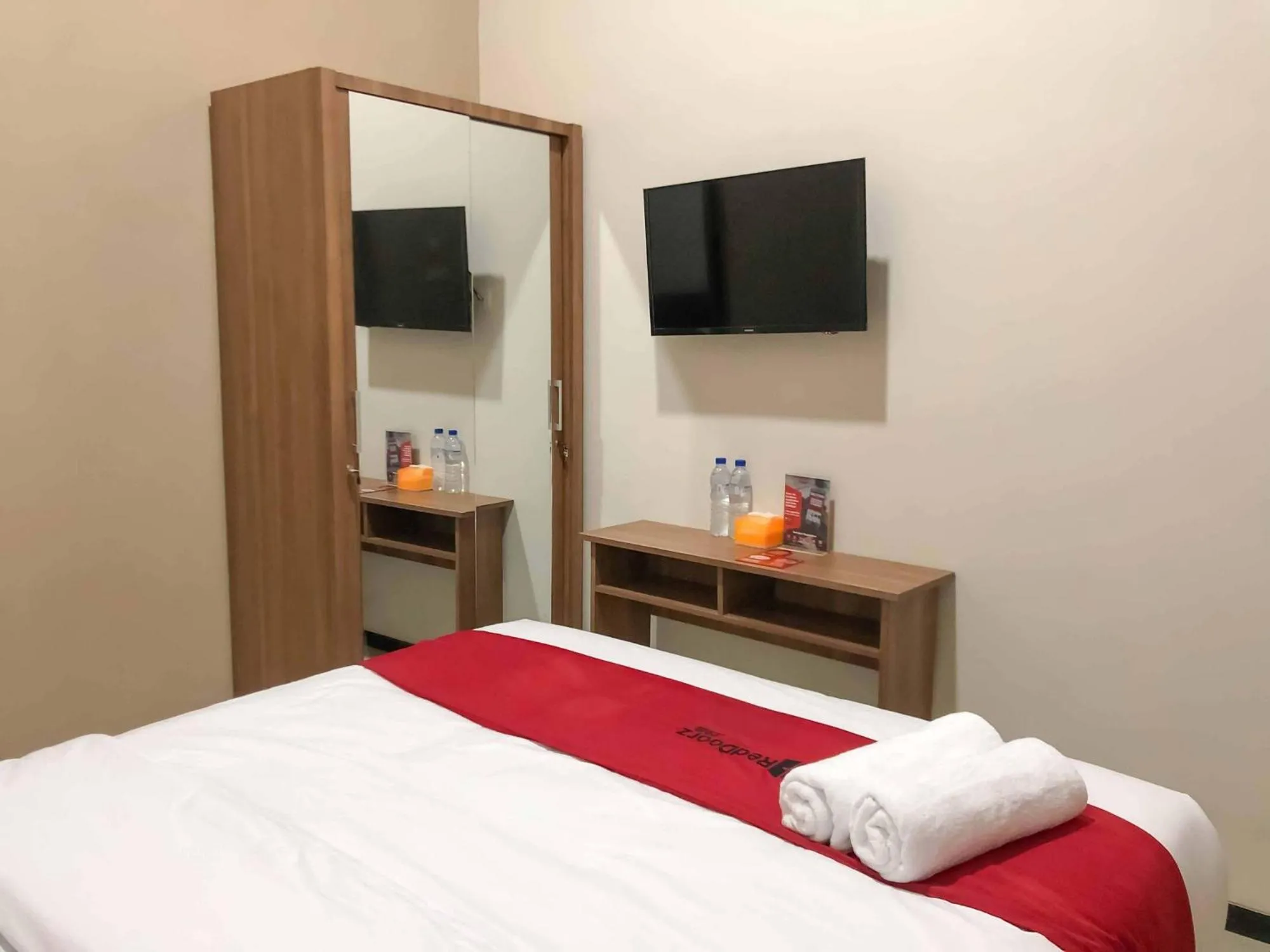 Bed in RedDoorz Syariah @ Jl. Cengger Ayam Dalam