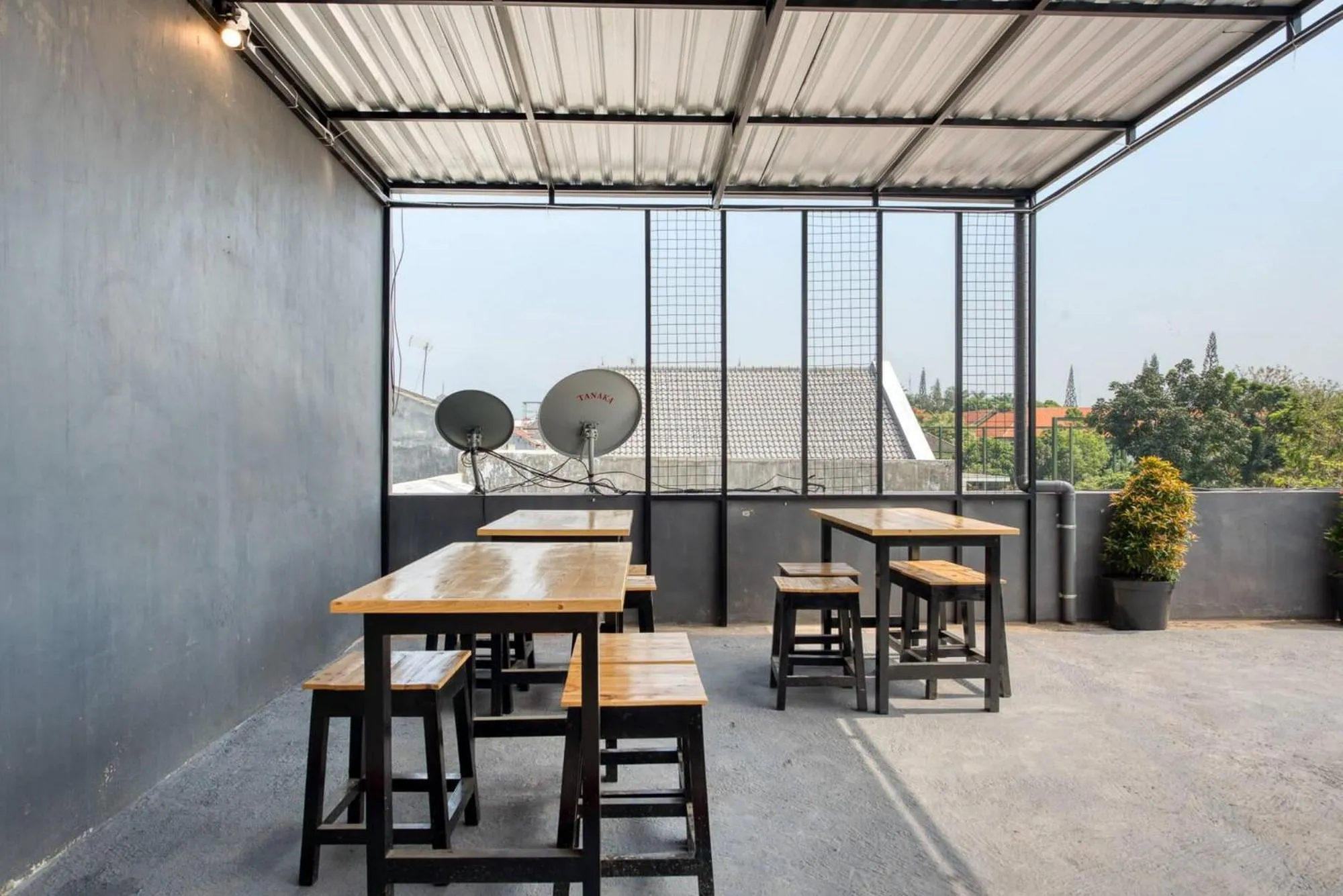 Seating area in RedDoorz Syariah @ Jl. Cengger Ayam Dalam
