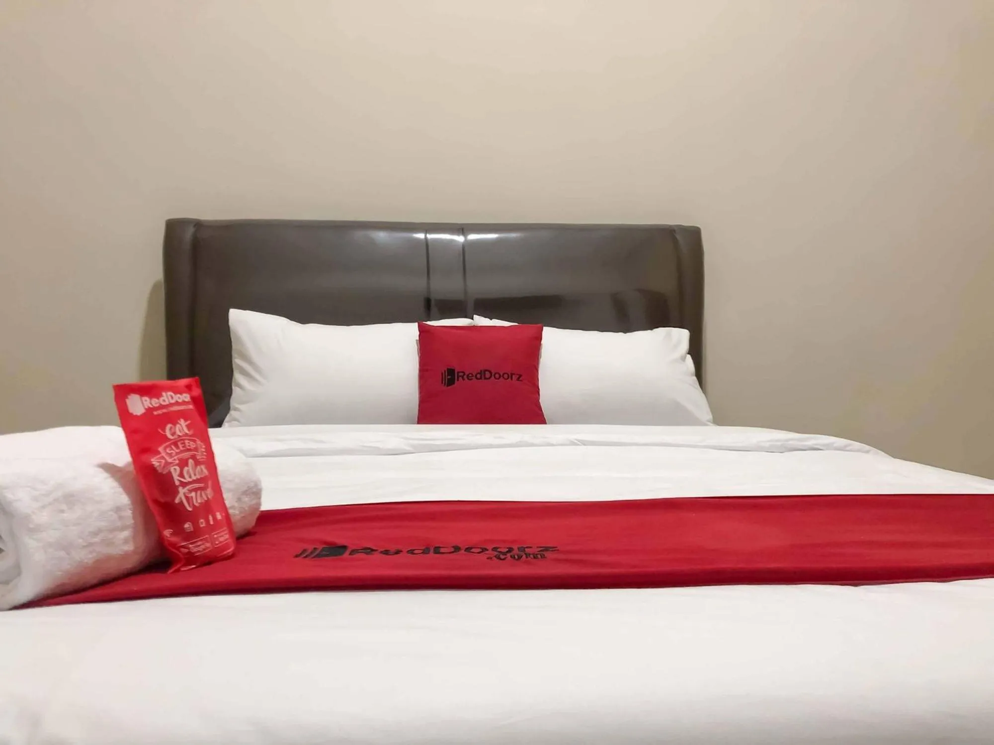 Bed in RedDoorz Syariah @ Jl. Cengger Ayam Dalam