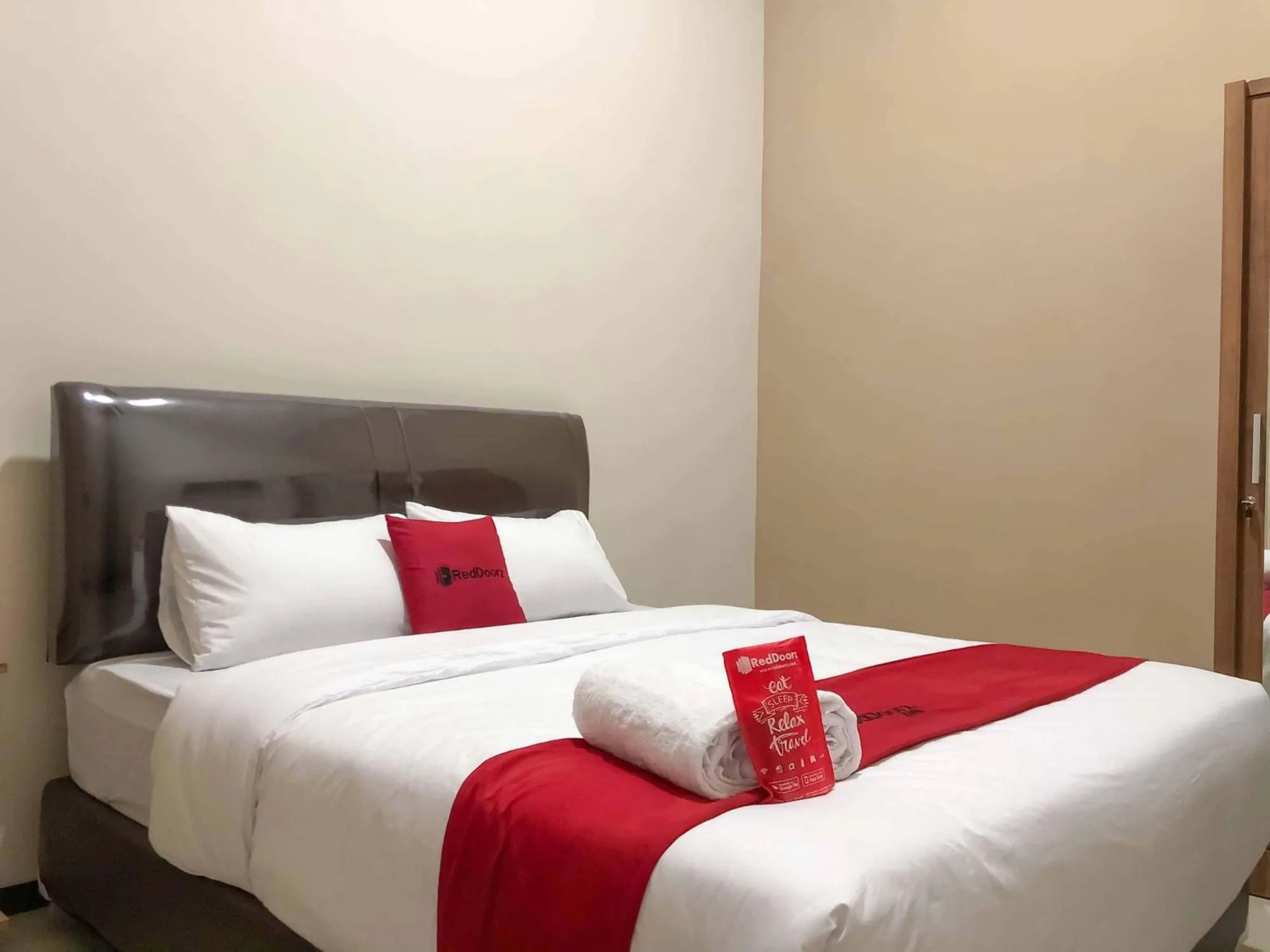 Bed in RedDoorz Syariah @ Jl. Cengger Ayam Dalam