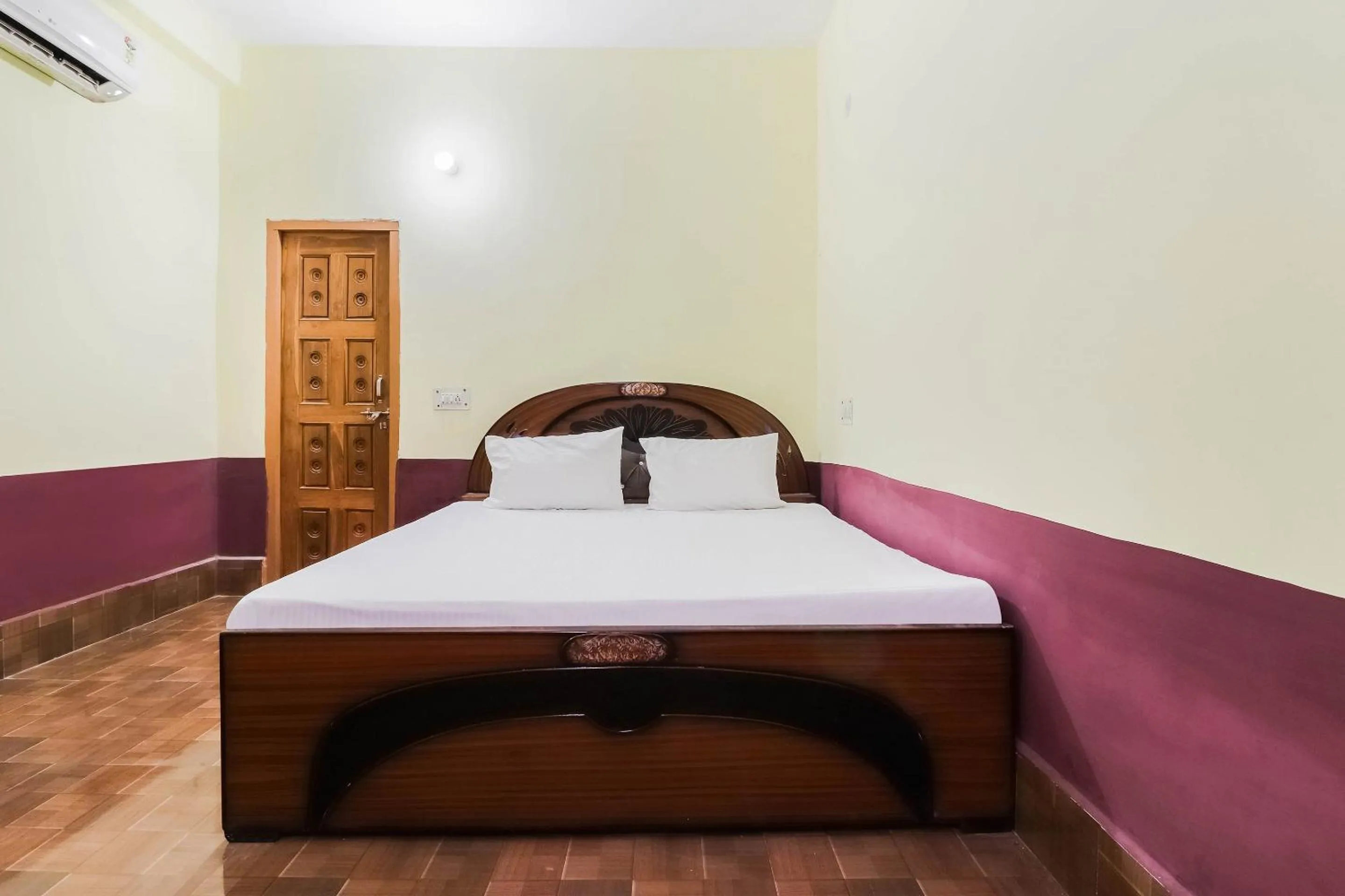 Bedroom, Bed in Hotel O Jyotish House