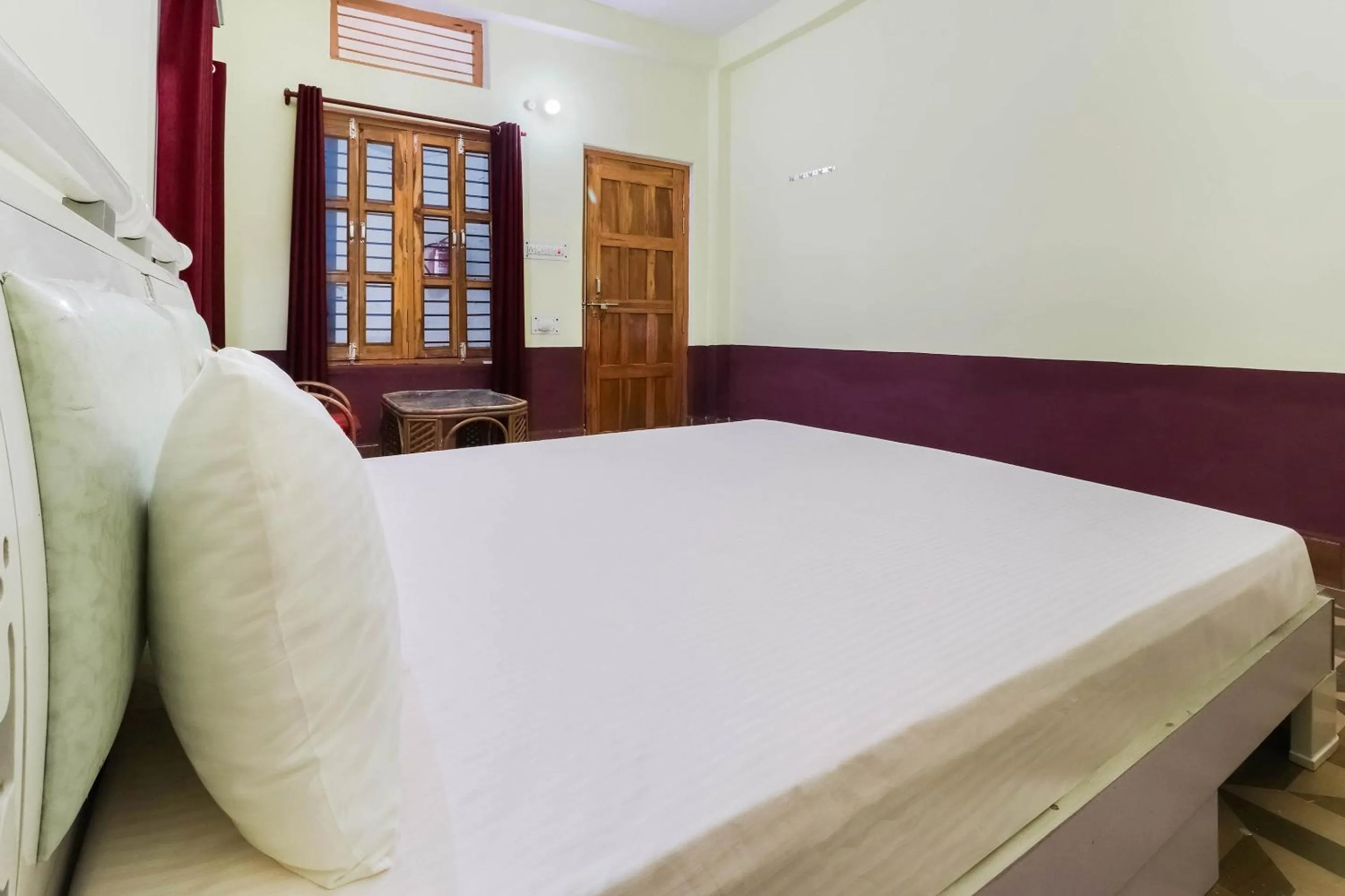 Bedroom, Bed in Hotel O Jyotish House