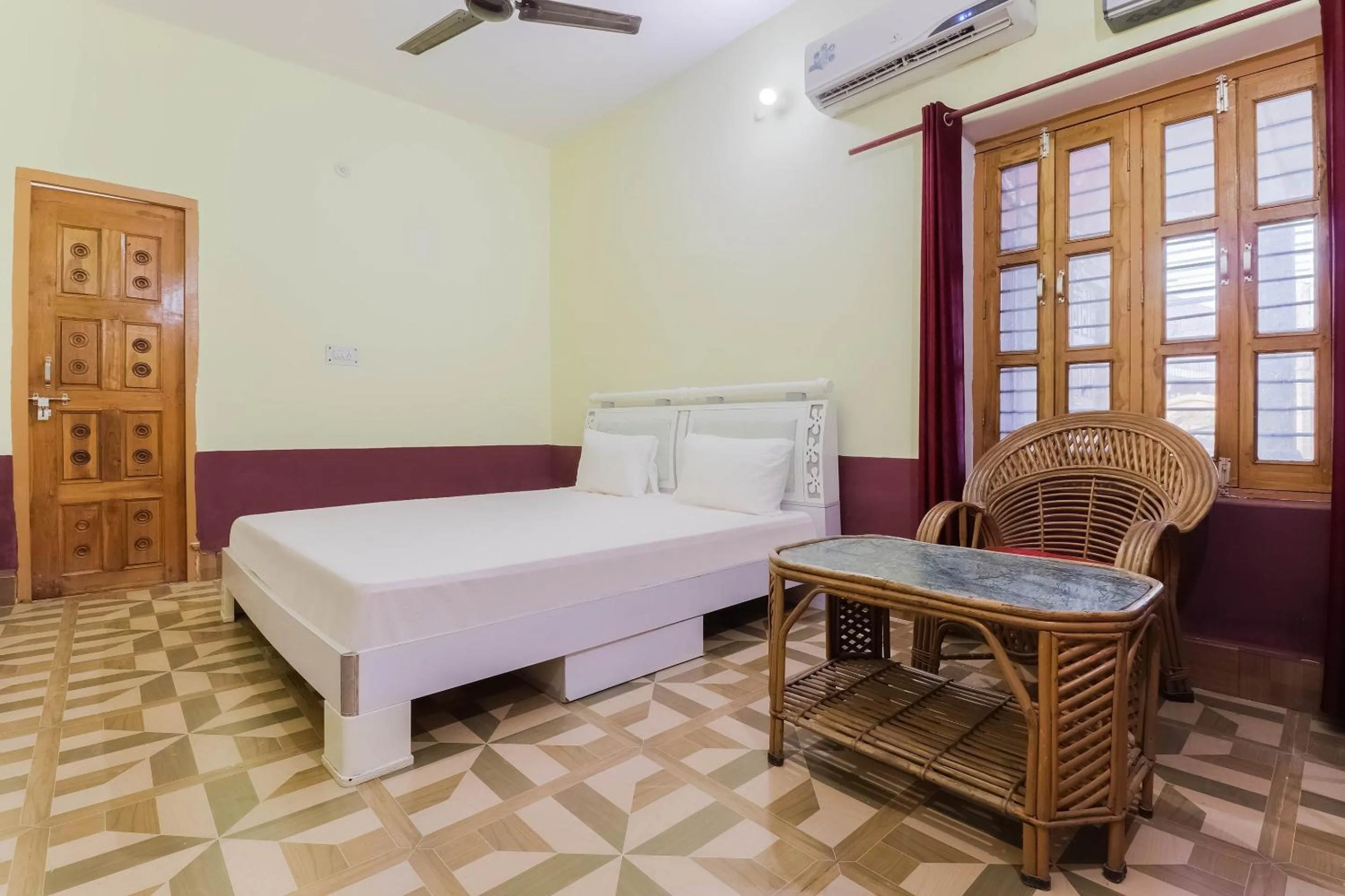 Bedroom, Bed in Hotel O Jyotish House