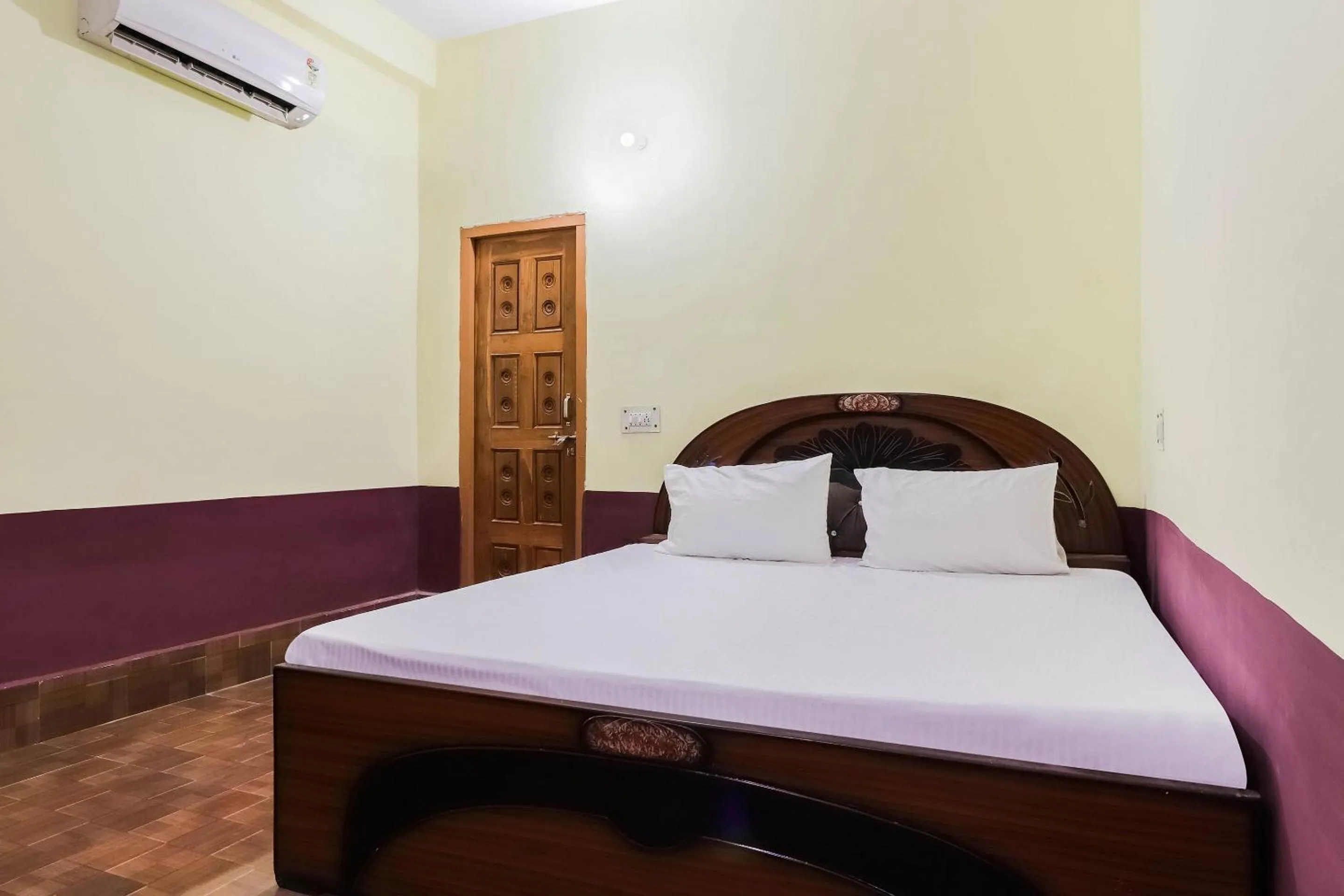 Bedroom, Bed in Hotel O Jyotish House