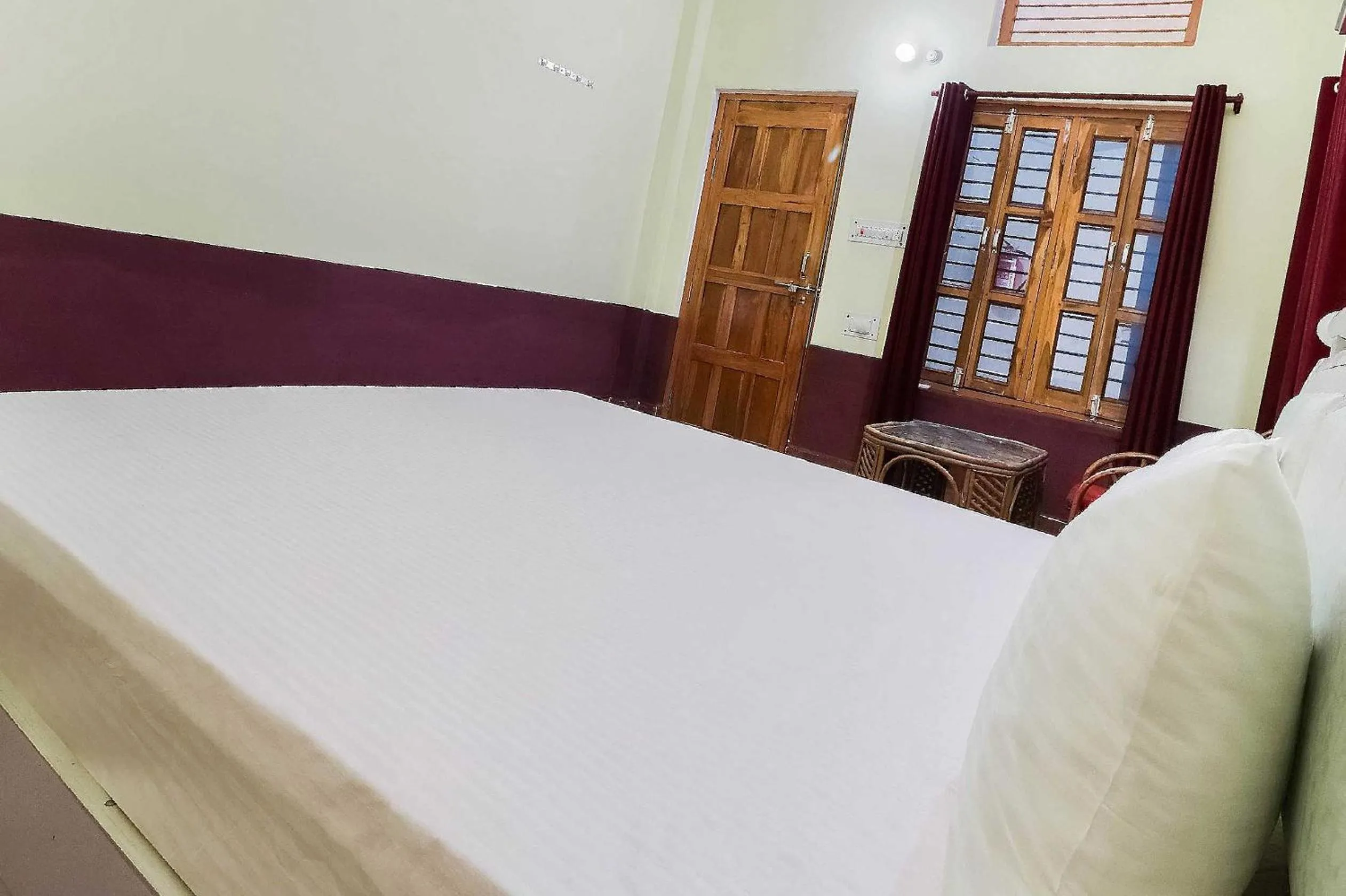 Bedroom, Bed in Hotel O Jyotish House