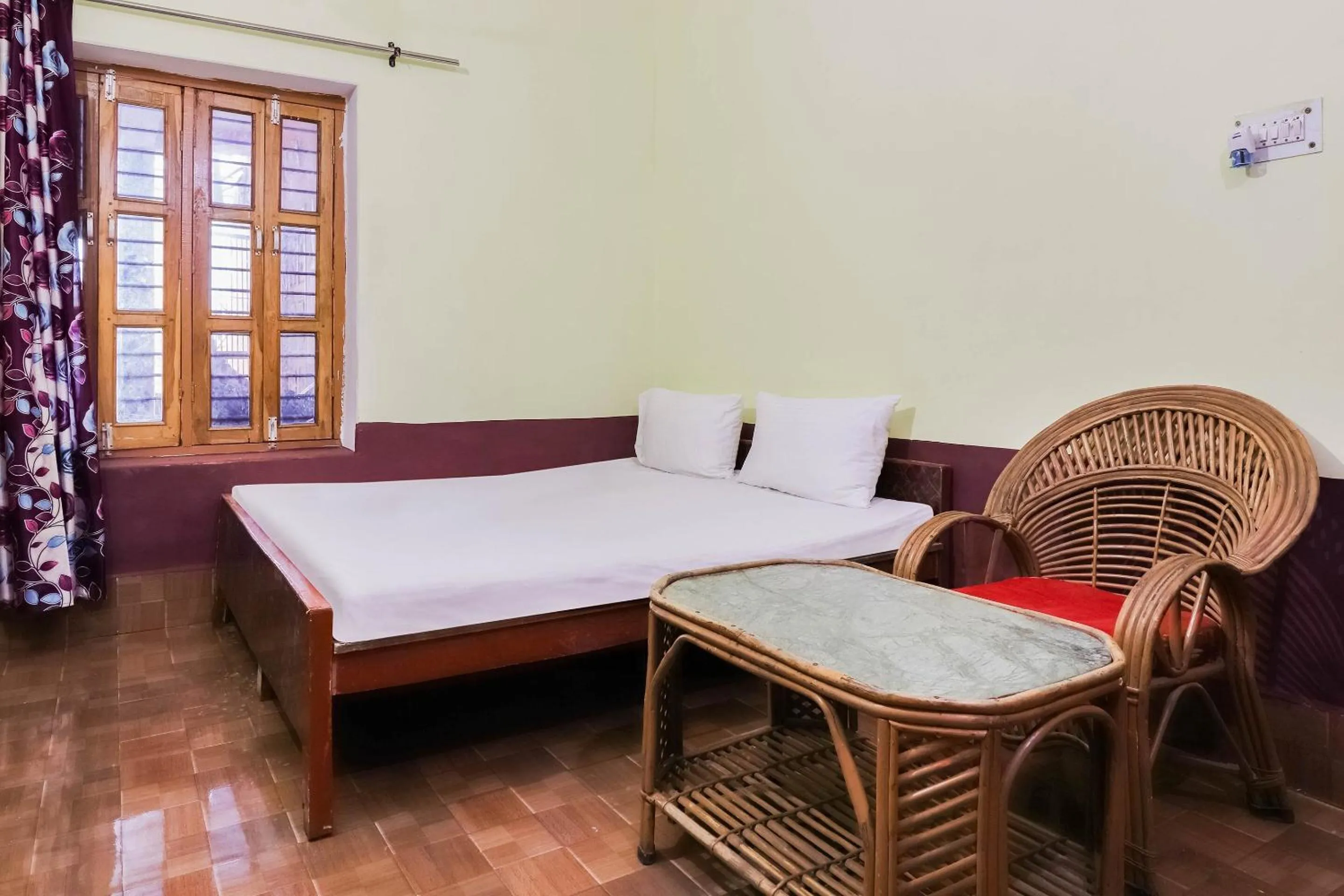 Bedroom, Bed in Hotel O Jyotish House