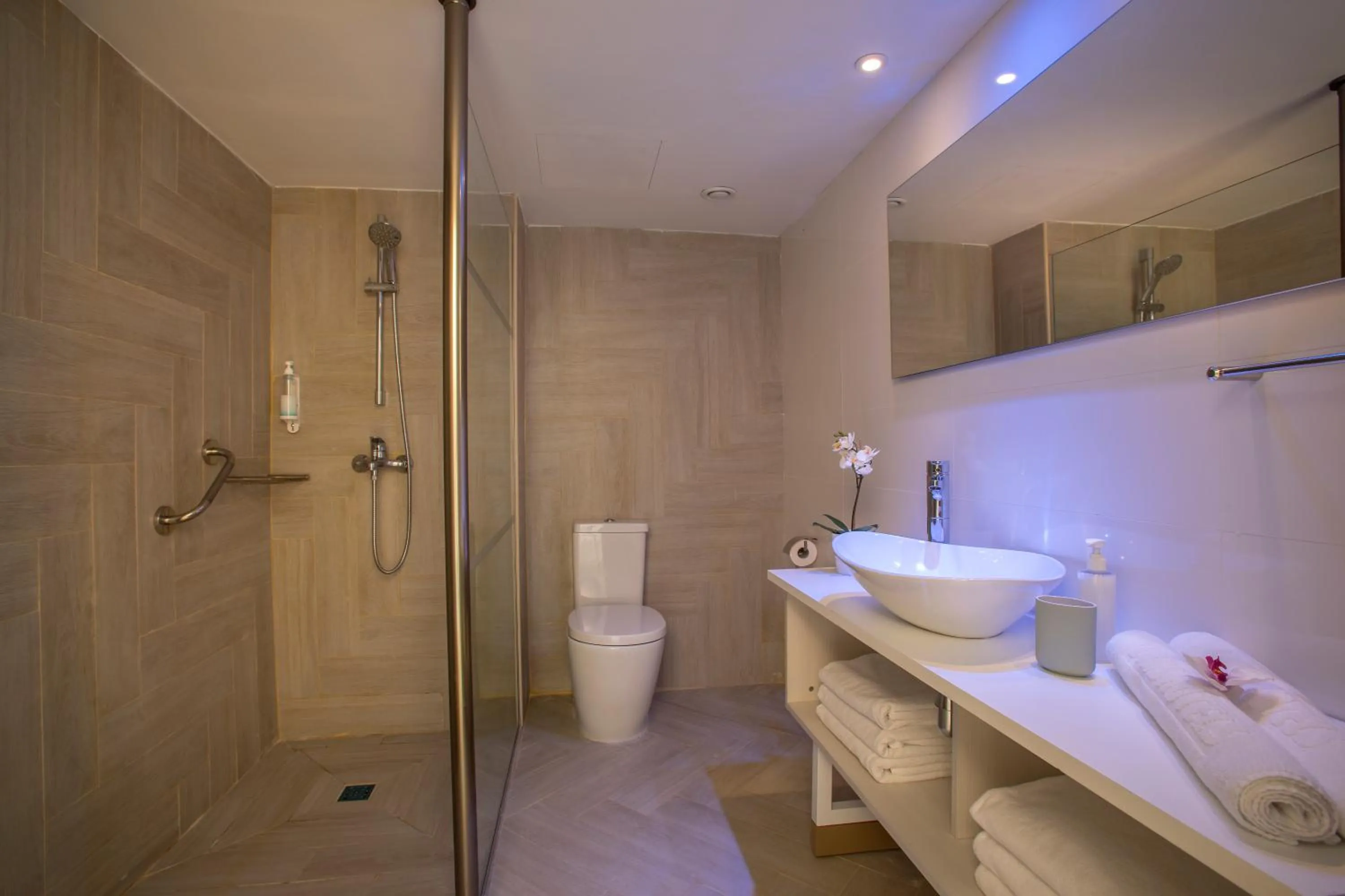 Bathroom in Infinity Blu - Designed for Adults by Louis Hotels