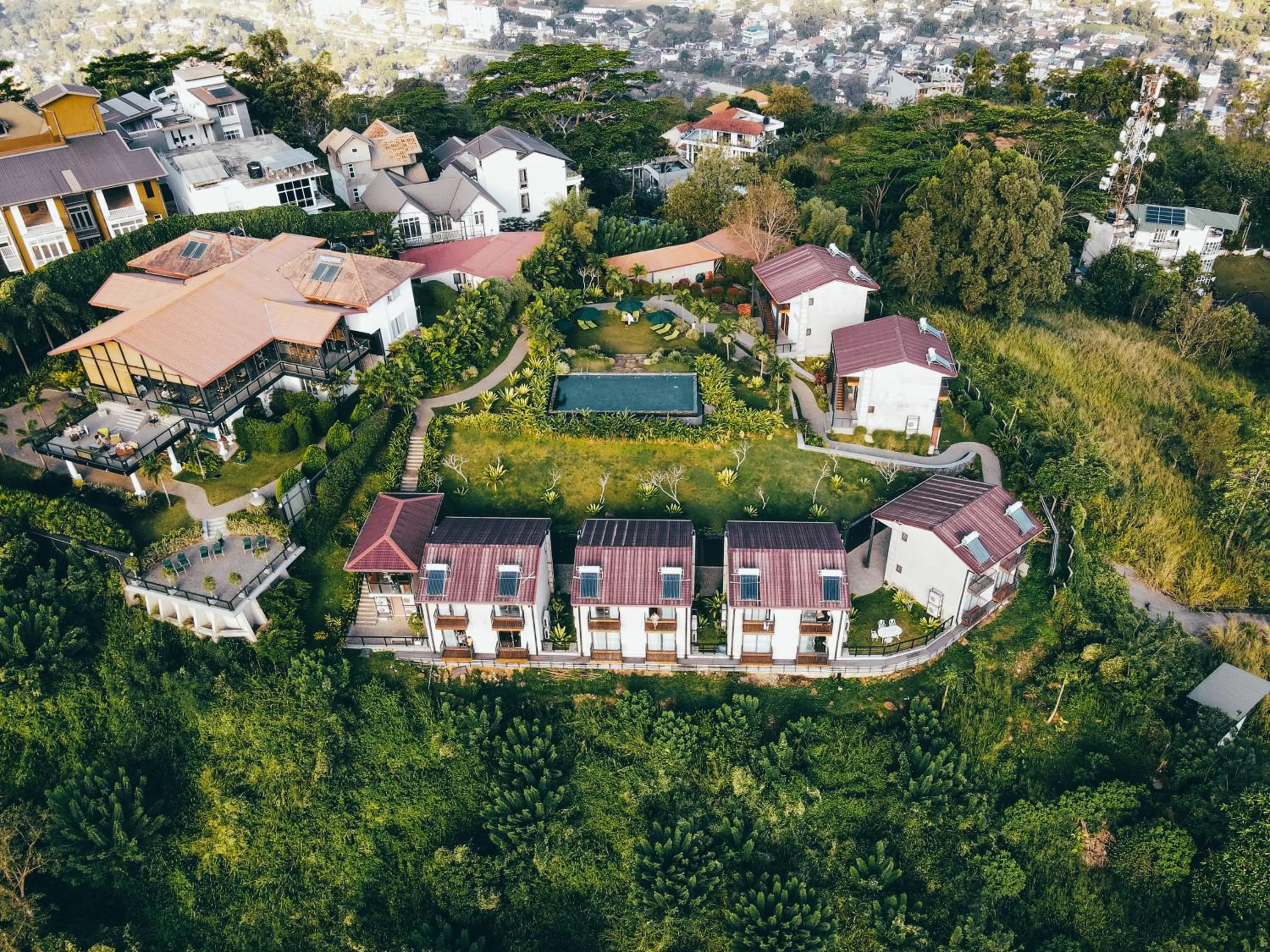 Property building in Fox Kandy by Fox Resorts - Luxury in the Mist