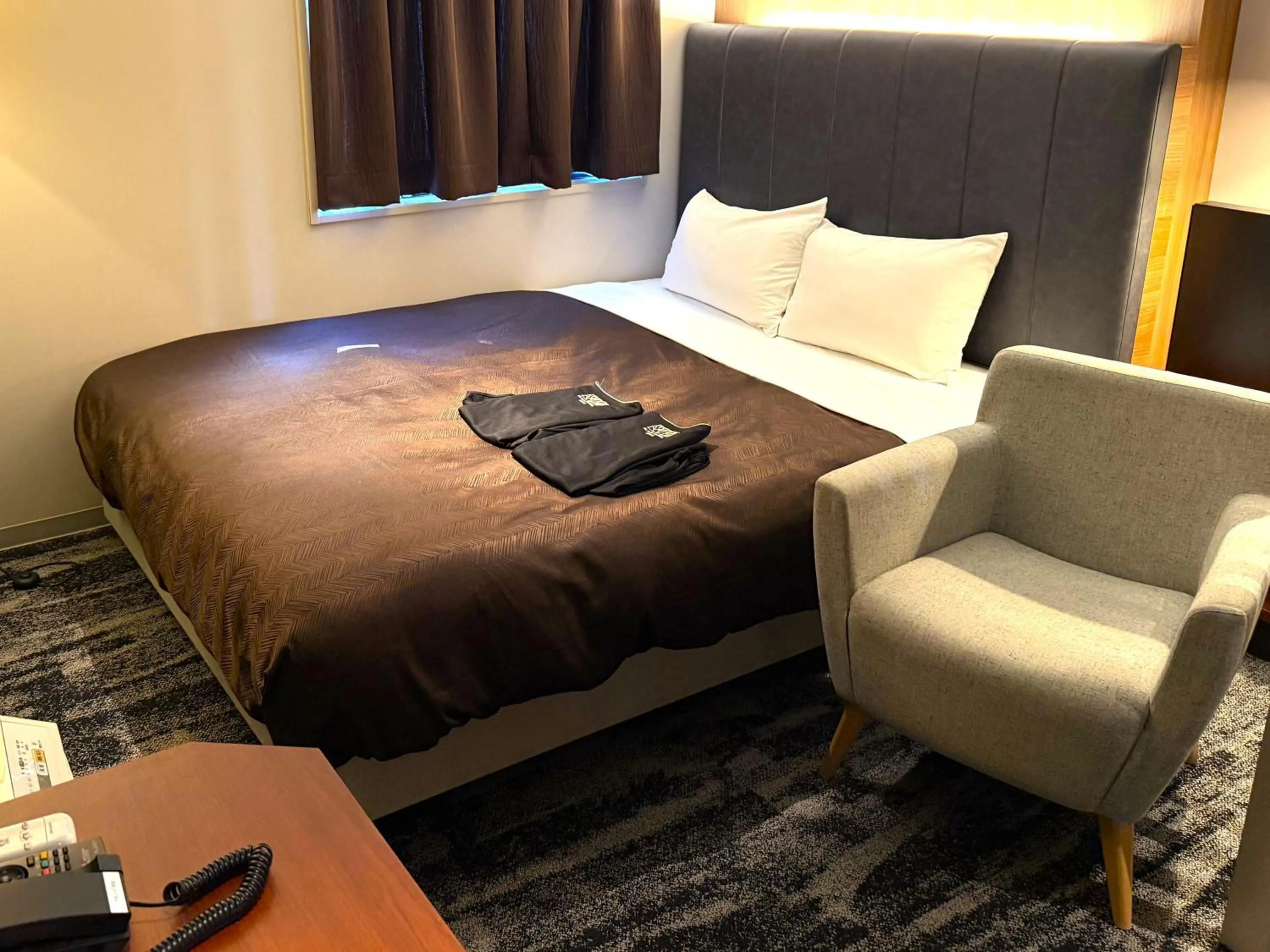 Photo of the whole room, Bed in Place Hotel Ascot