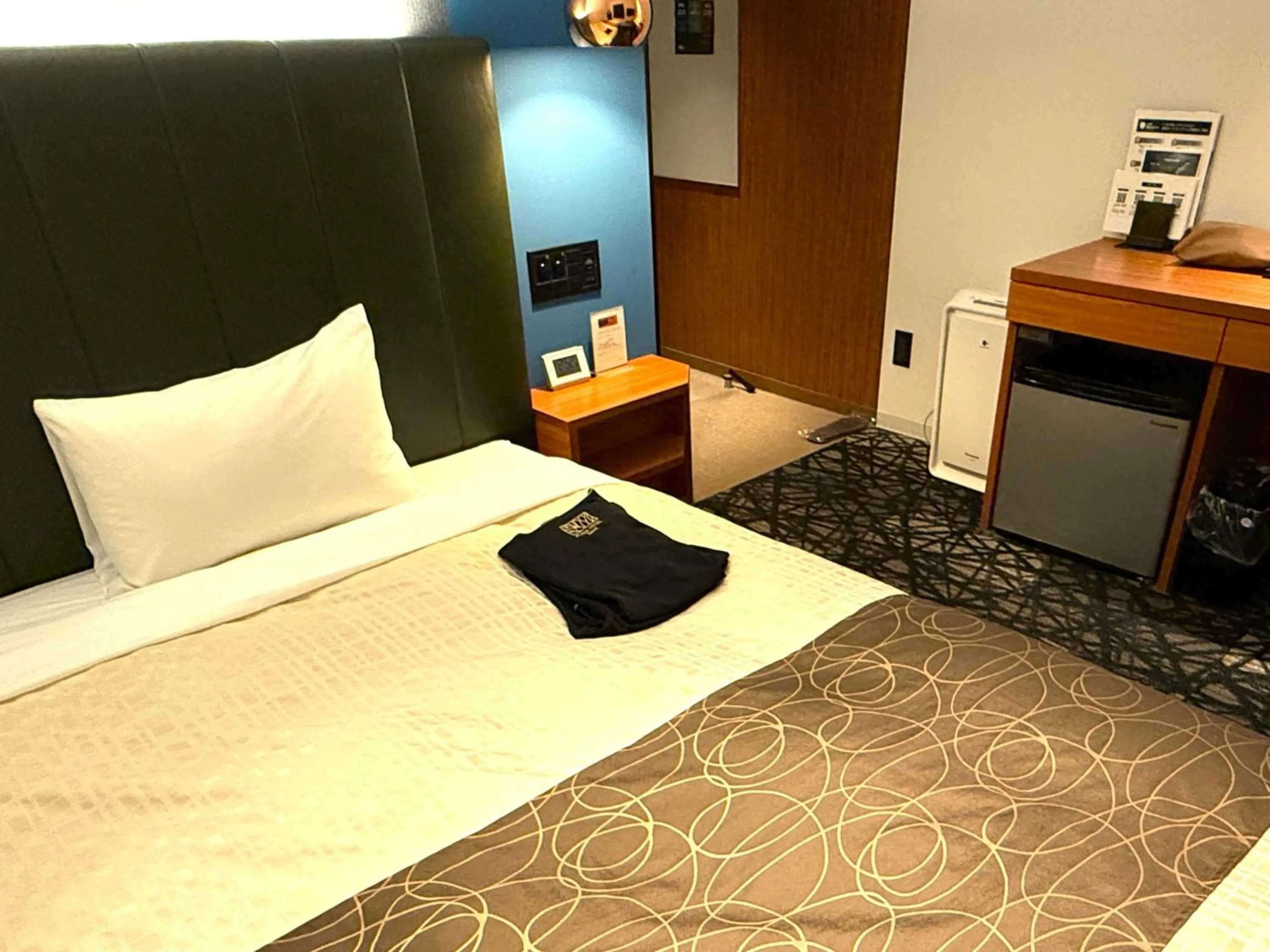 Photo of the whole room, Bed in Place Hotel Ascot