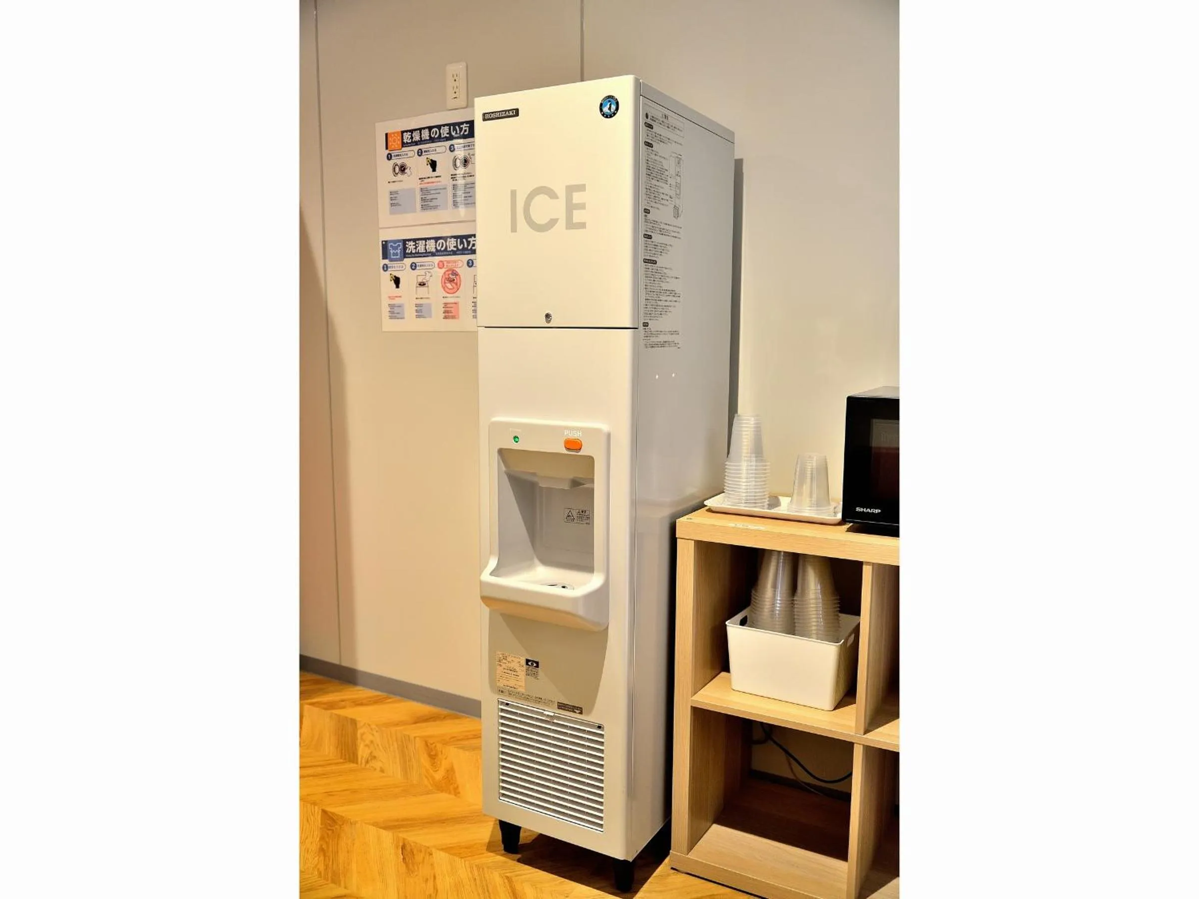 Communal lounge/ TV room in Place Hotel Ascot