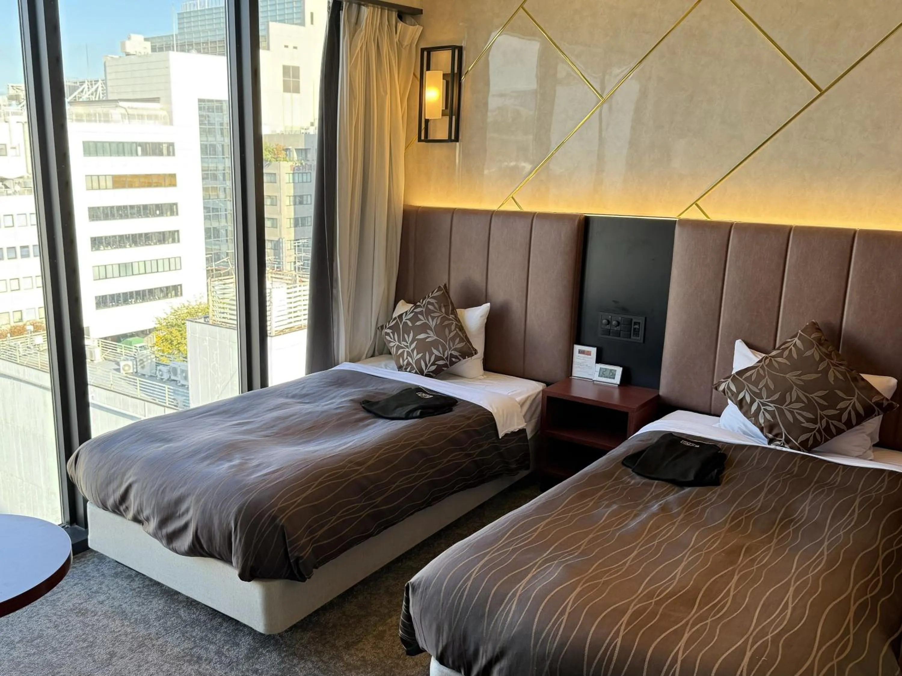 Photo of the whole room, Bed in Place Hotel Ascot