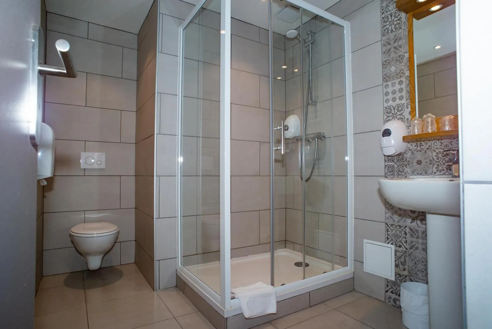 Shower in Hotel De L'univers