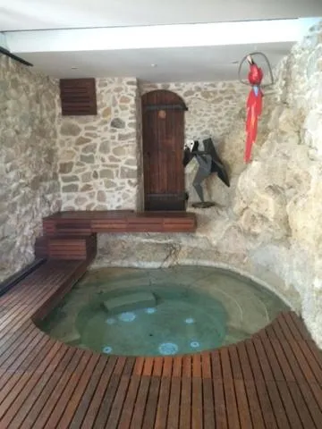 Hot Tub in La LUNA of MARSEILLE - VILLA D'ARCHITECTE B&B