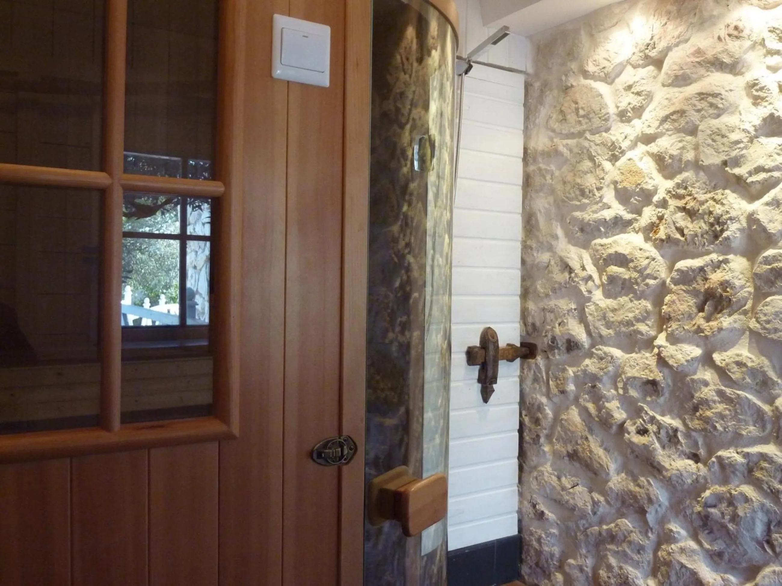 Spa and wellness centre/facilities in La LUNA of MARSEILLE - VILLA D'ARCHITECTE B&B