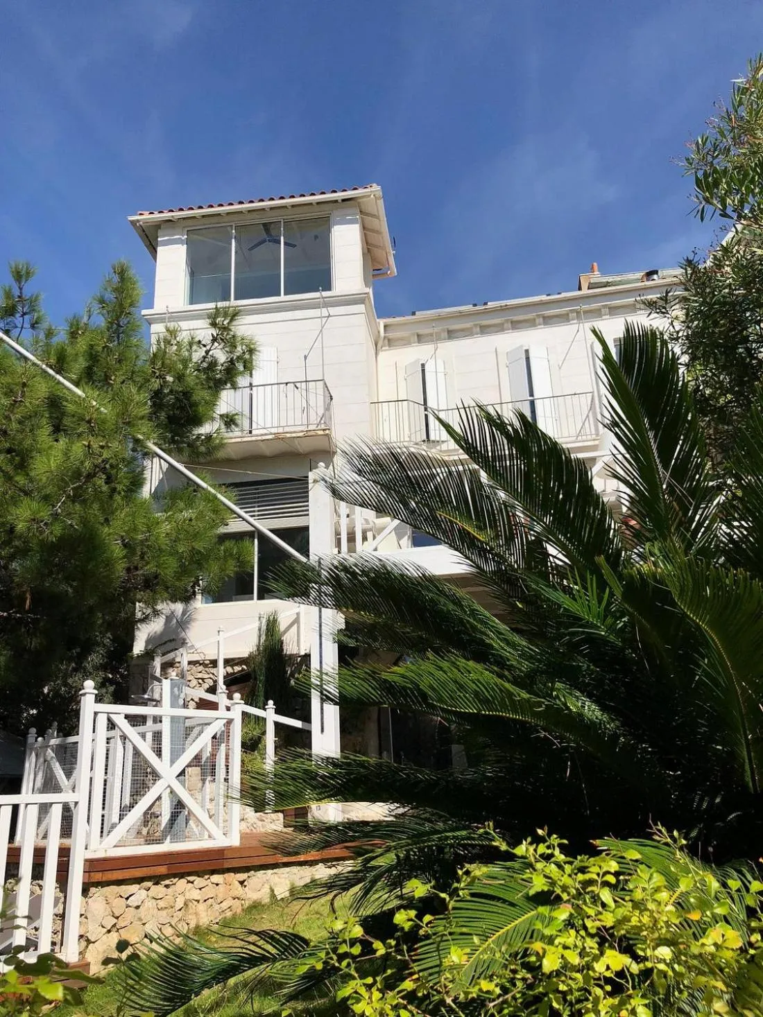 Property building in La LUNA of MARSEILLE - VILLA D'ARCHITECTE B&B