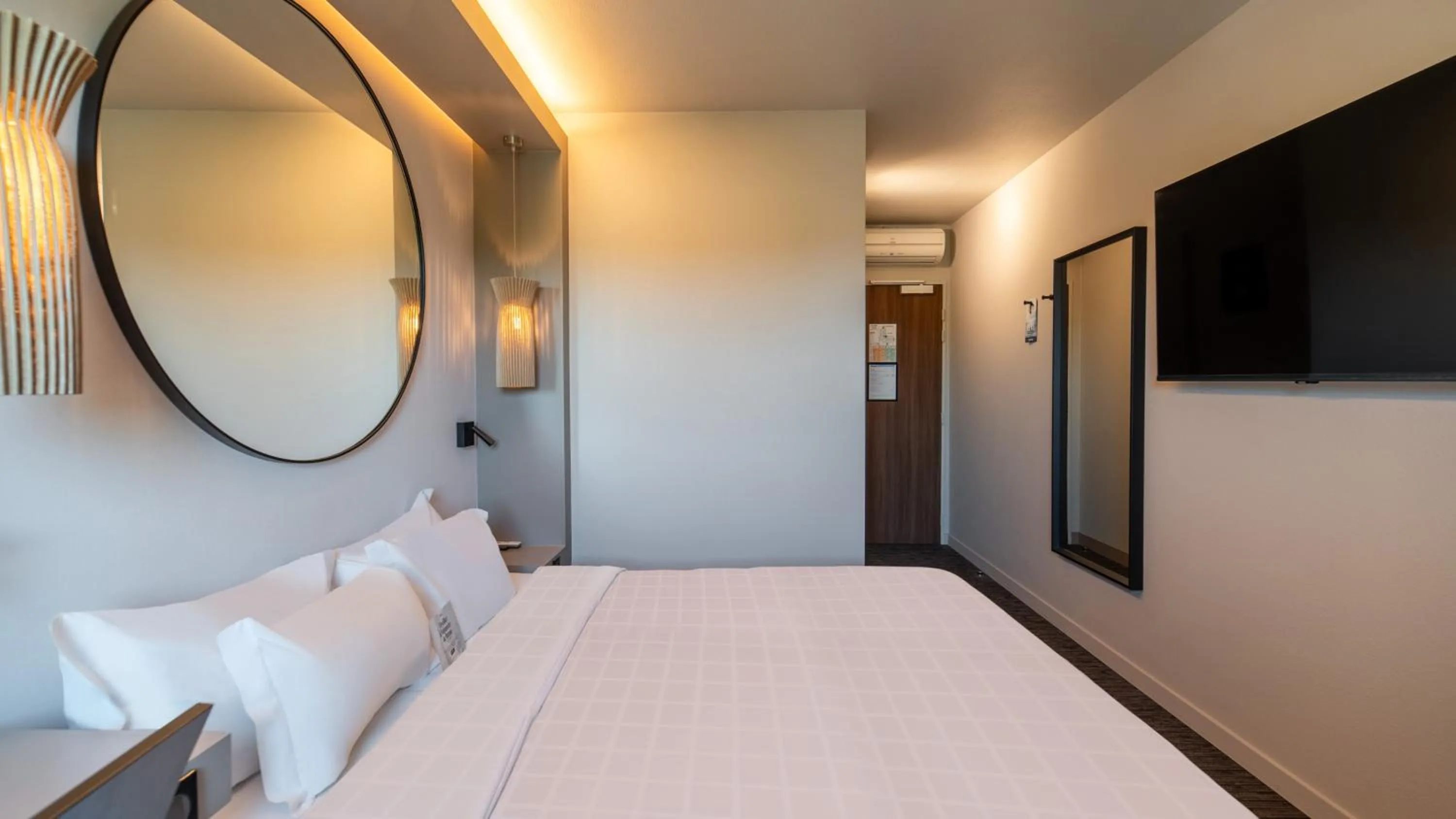 Bedroom, Bed in Hôtel Kyriad Brive Ouest