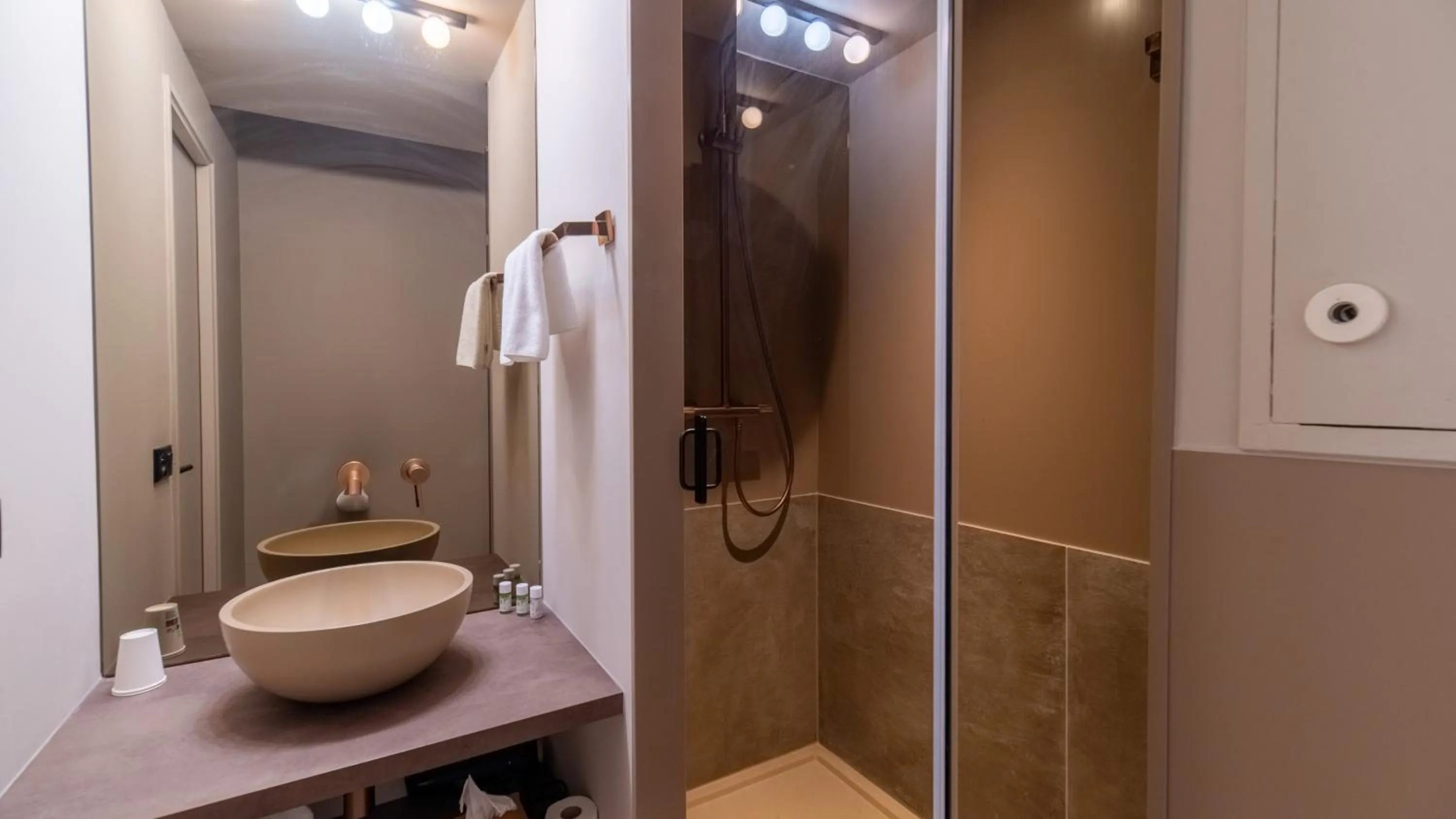 Bathroom in Hôtel Kyriad Brive Ouest