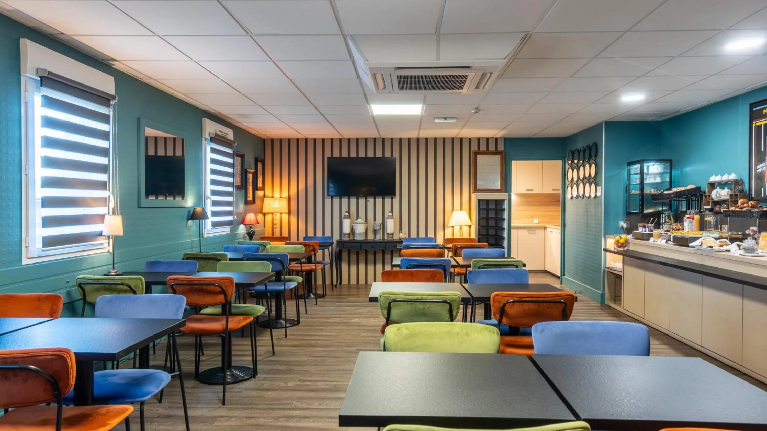 Breakfast in Hôtel Kyriad Brive Ouest