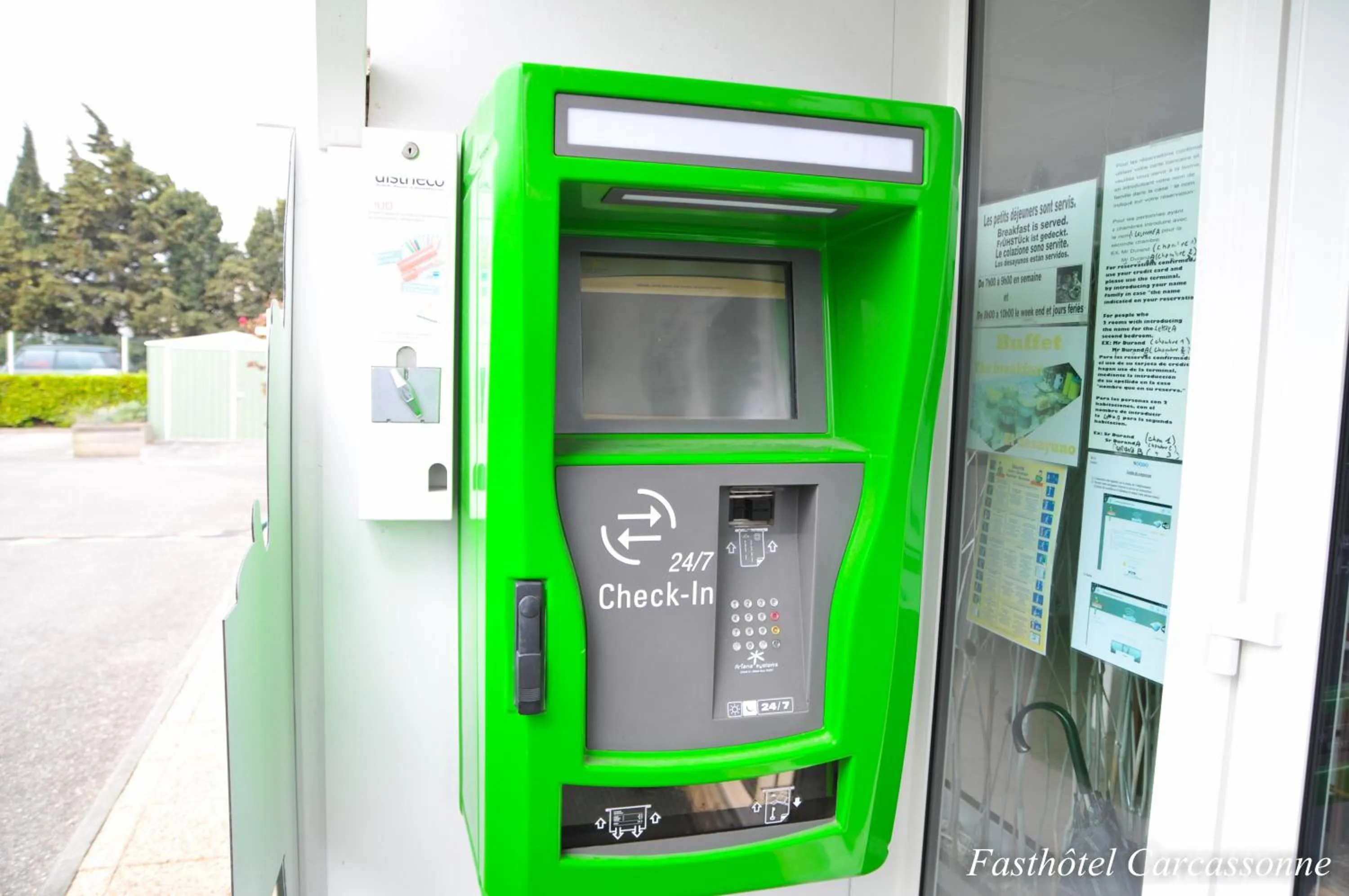 Lobby or reception in Fasthotel Carcassonne