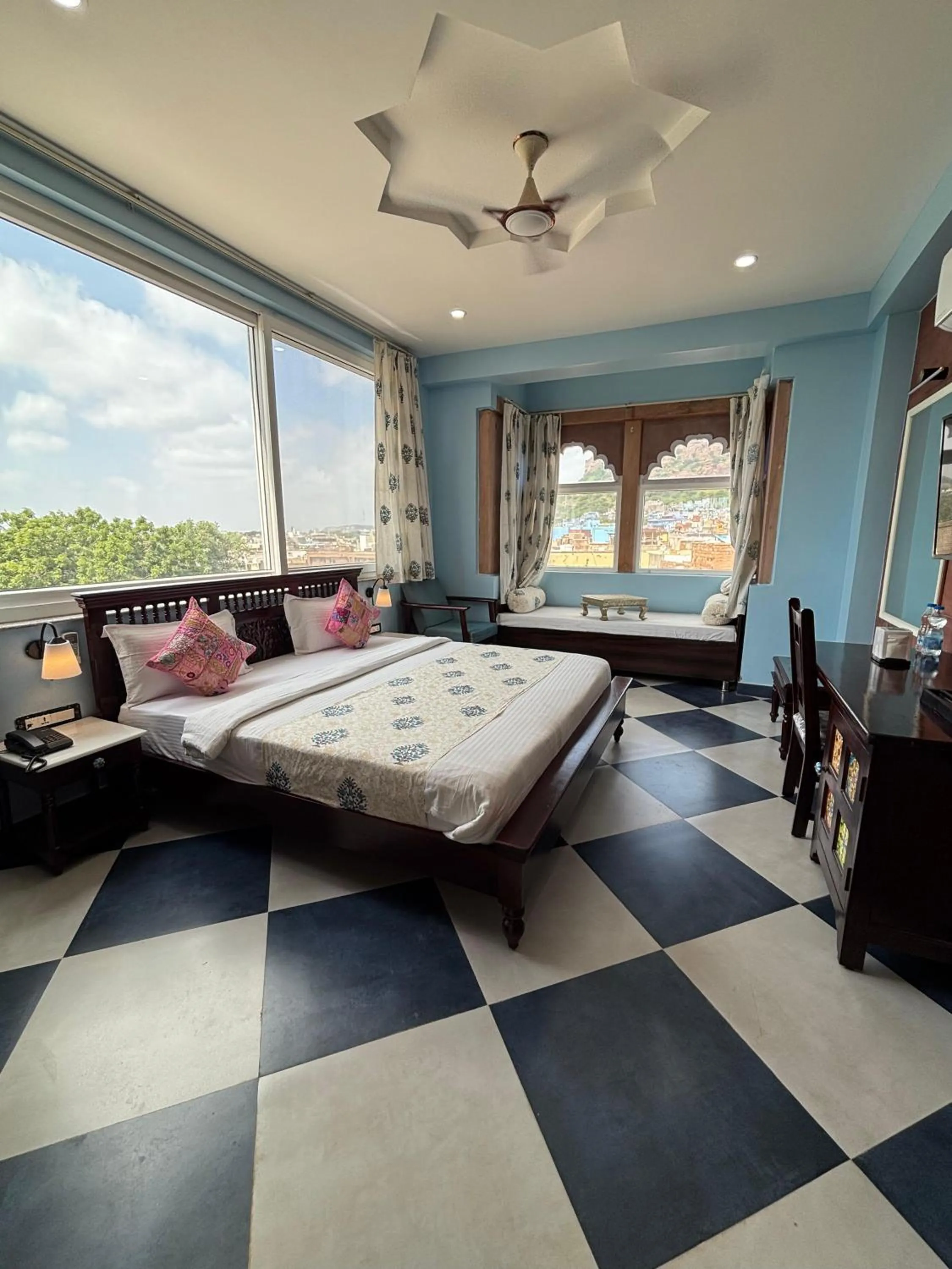 Bed in Kankariya Heritage