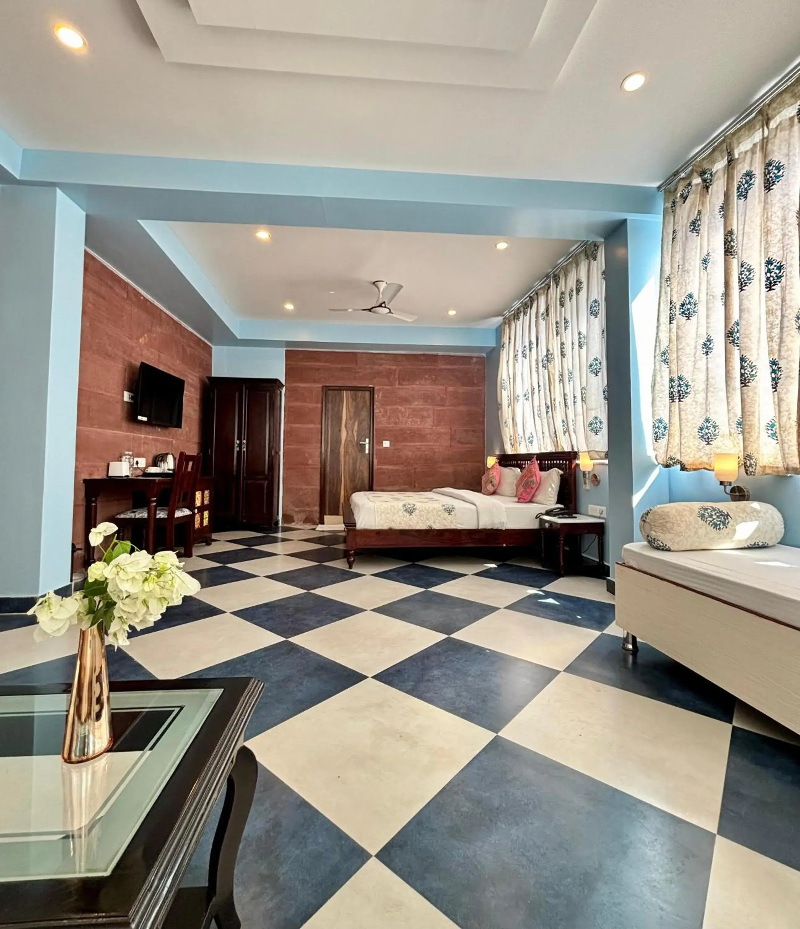 Deluxe Junior Suite in Kankariya Heritage Deluxe Junior Suite in Kankariya Heritage