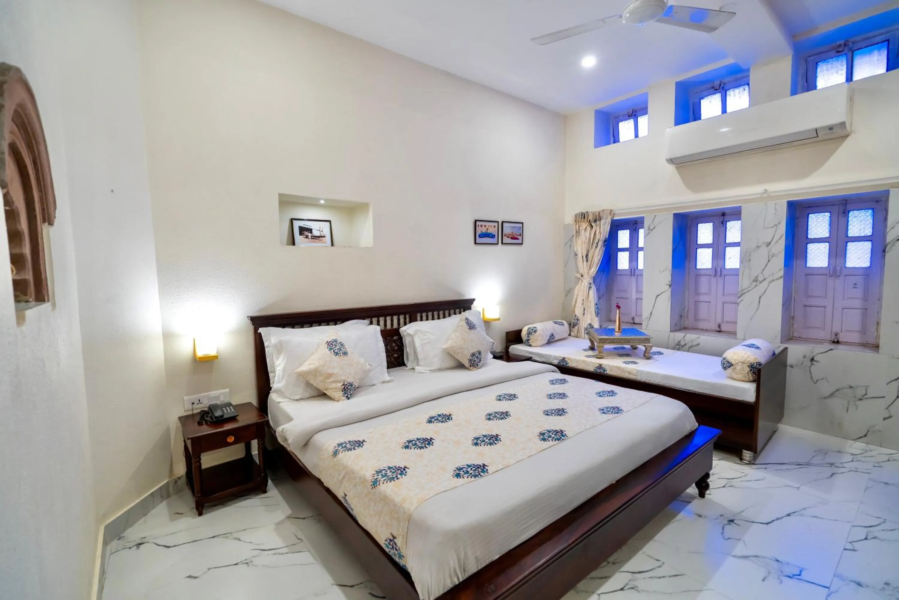 Bed in Kankariya Heritage