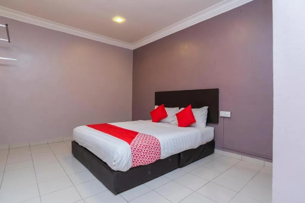 Bedroom, Bed in Golden Horse Hotel