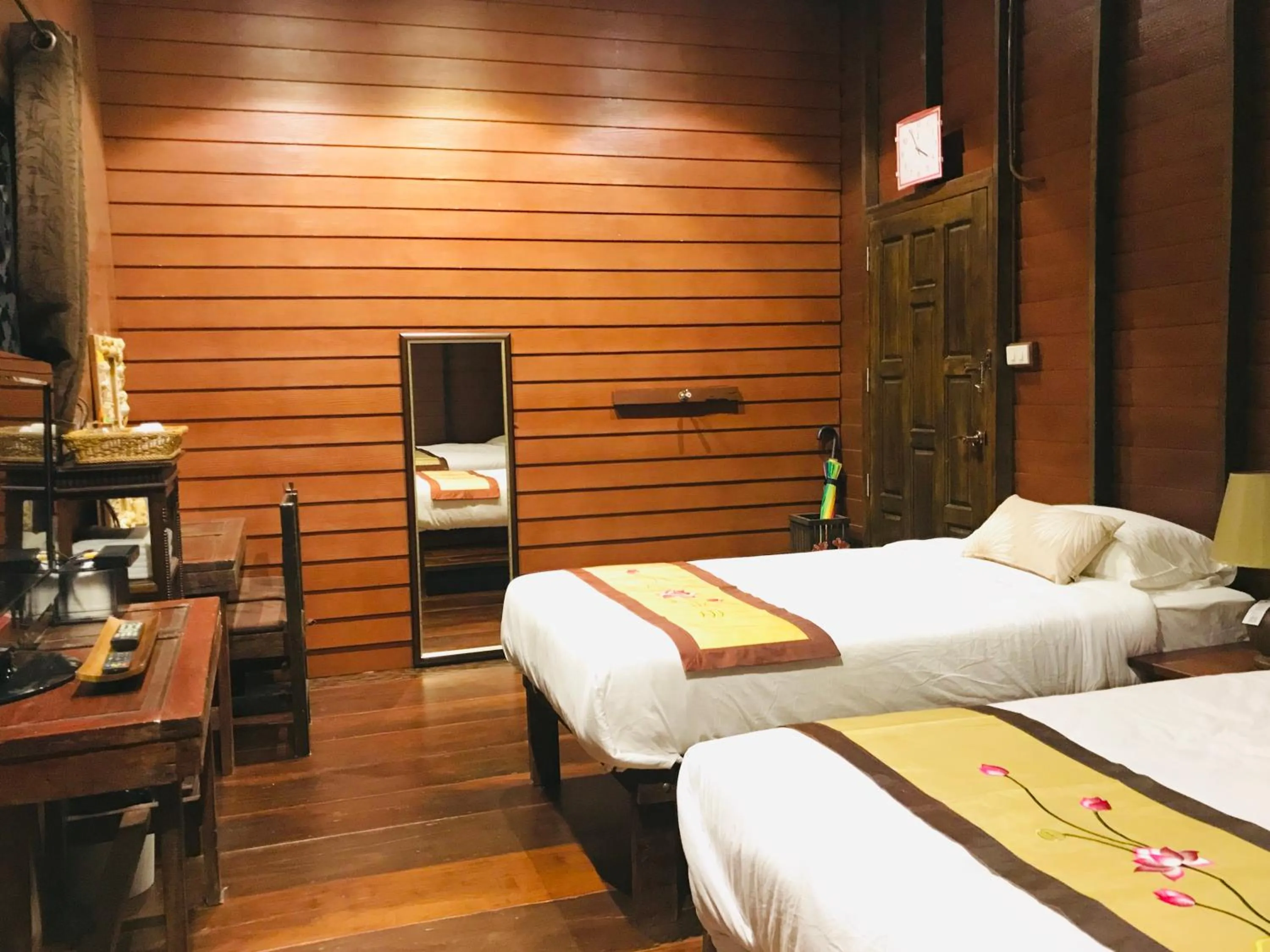 Photo of the whole room, Bed in Reuan Vilawan