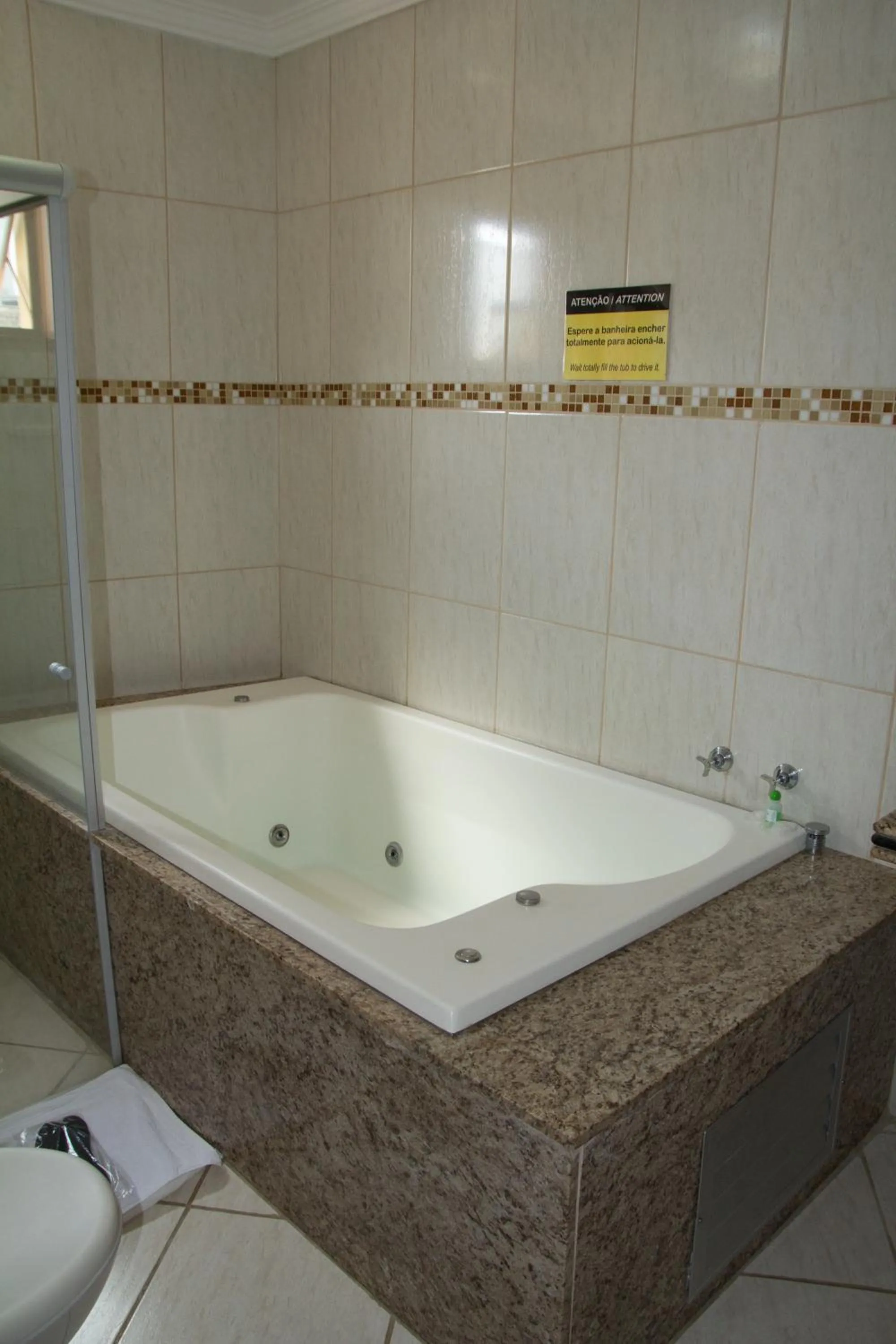 Hot Tub in Hotel Meri