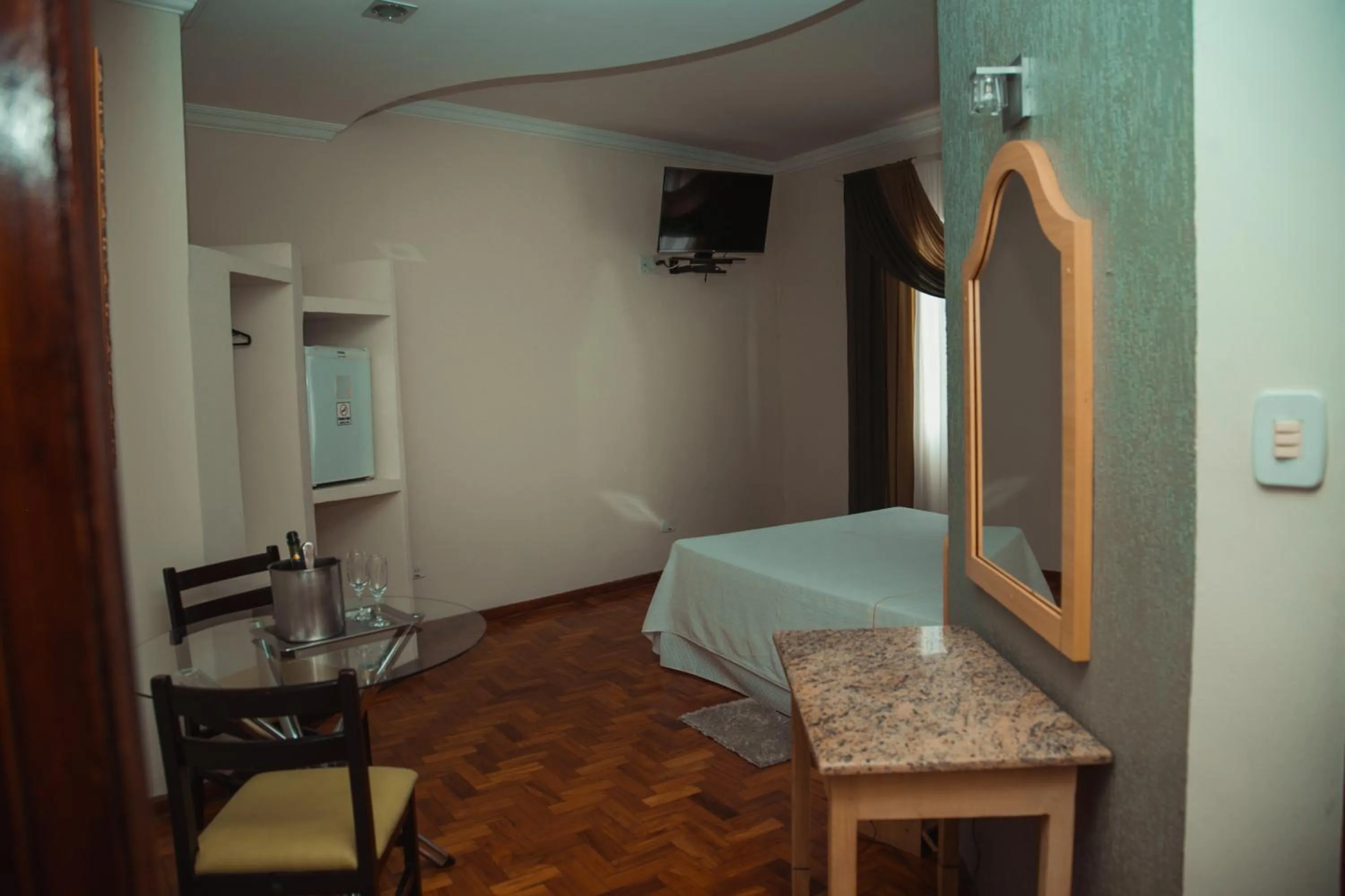 Photo of the whole room in Hotel Meri