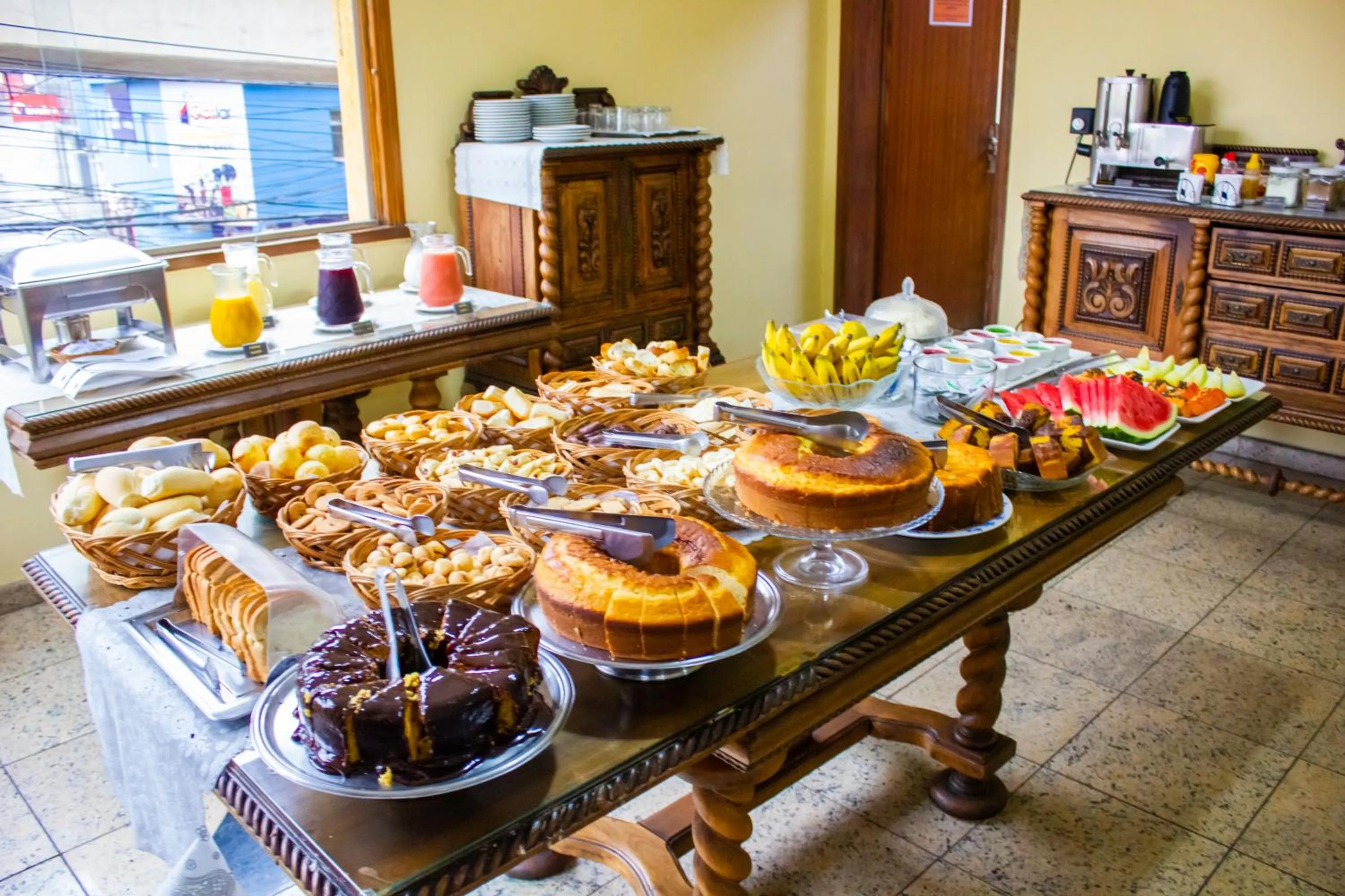 Food and drinks in Hotel Meri