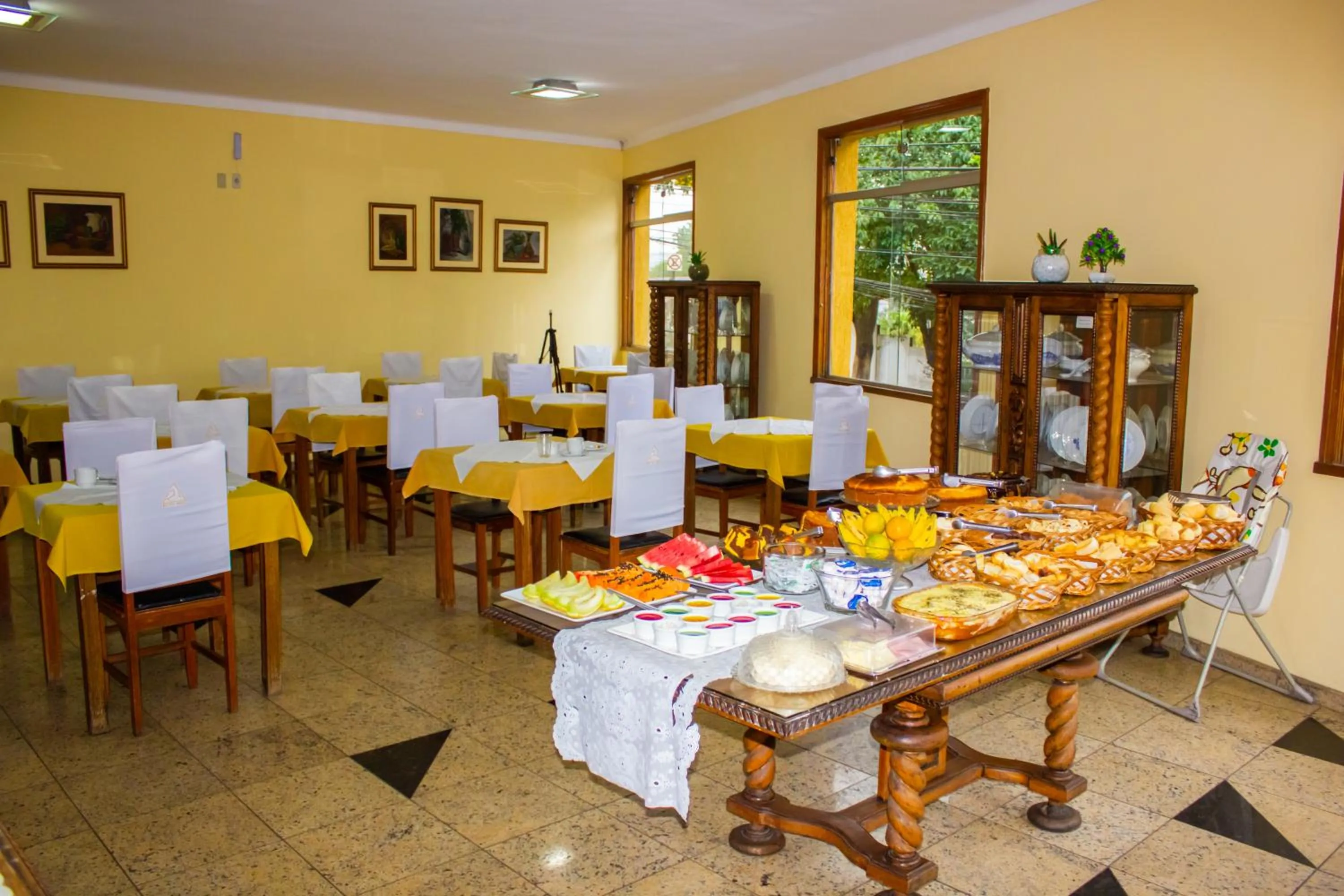 Food and drinks in Hotel Meri