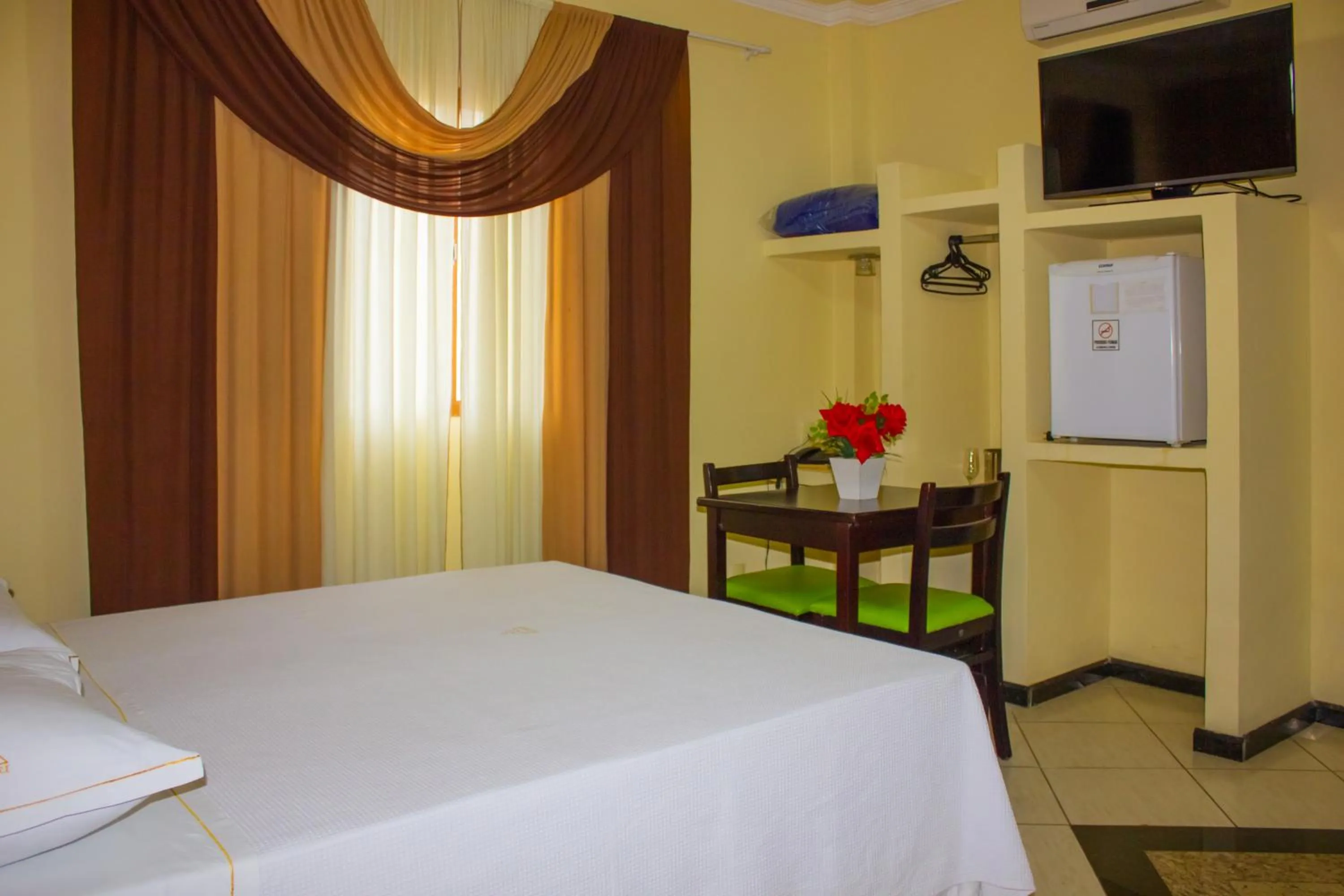 Photo of the whole room, Bed in Hotel Meri