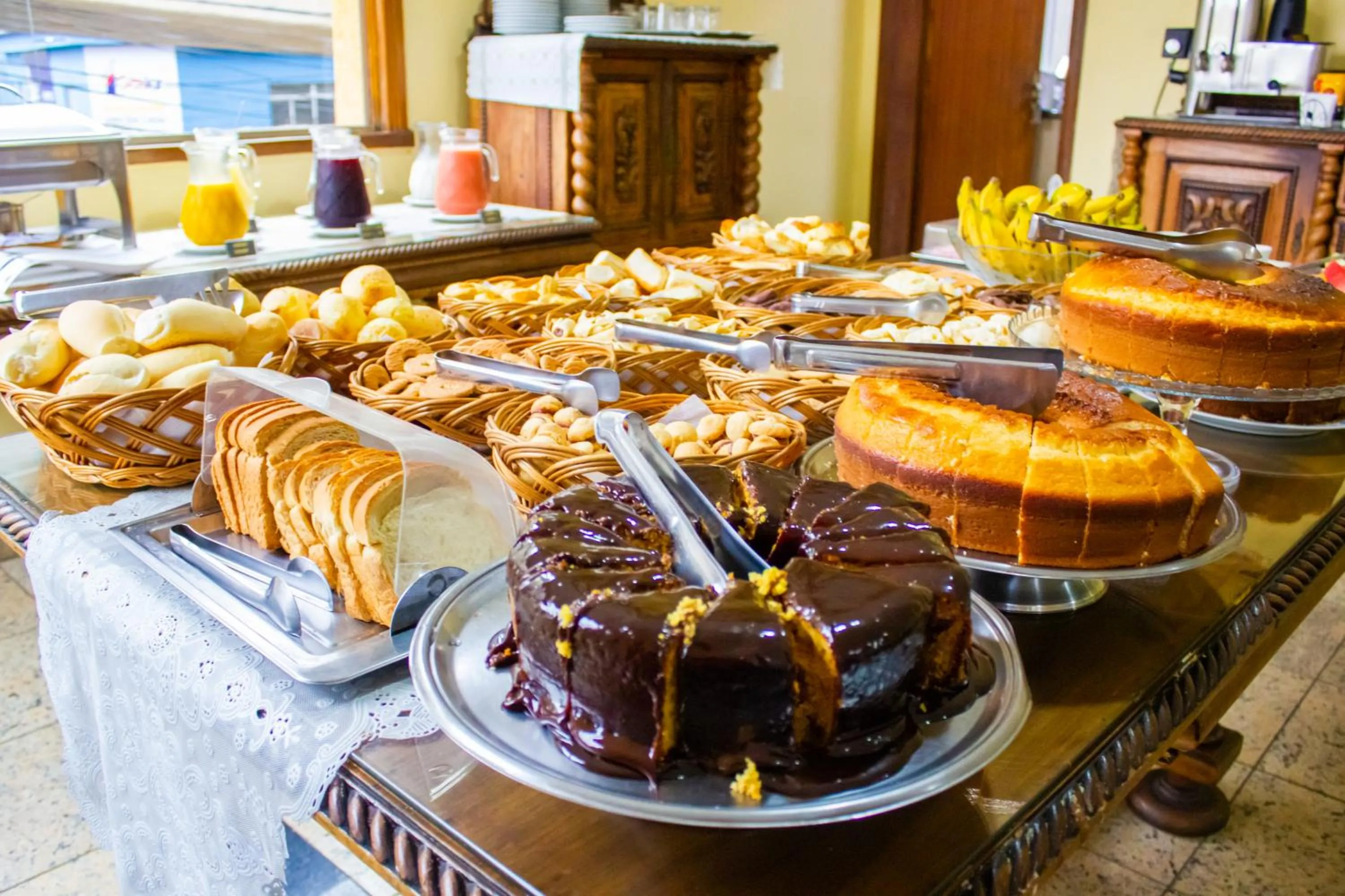 Food and drinks in Hotel Meri