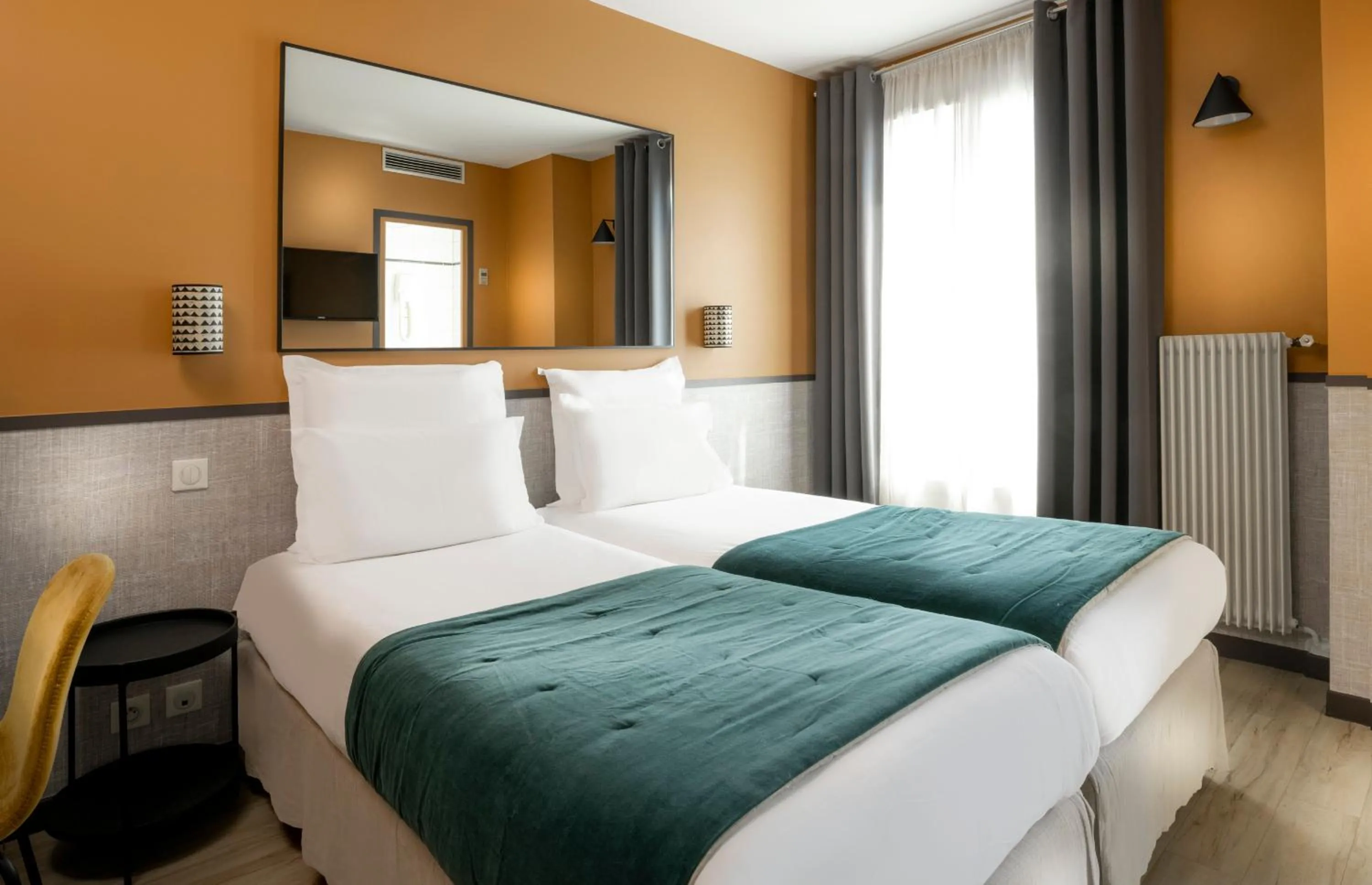 Photo of the whole room, Bed in Hôtel Marais de Launay