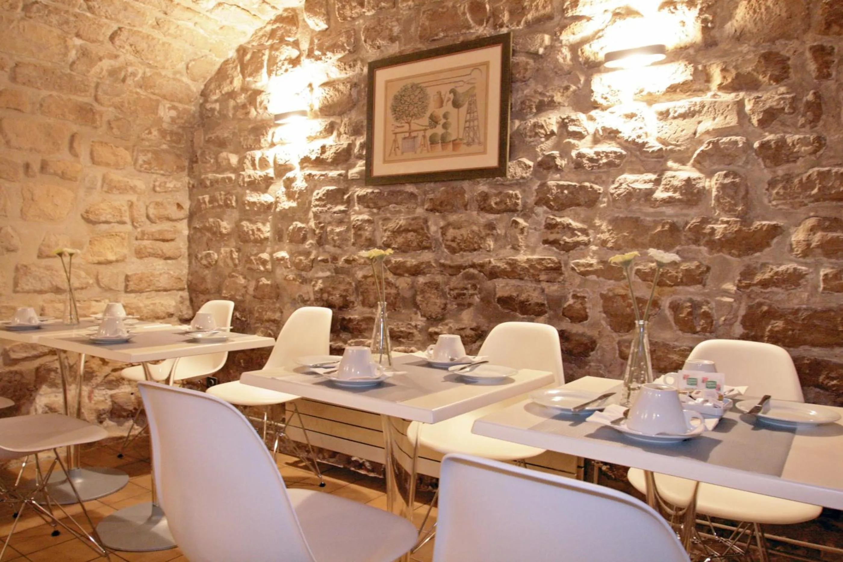 Restaurant/places to eat in Hôtel Marais de Launay