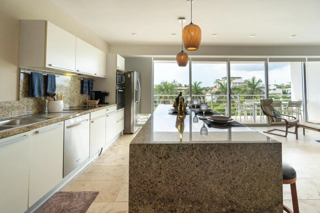 Kitchen or kitchenette in Magia Beachside Apartment by BVR