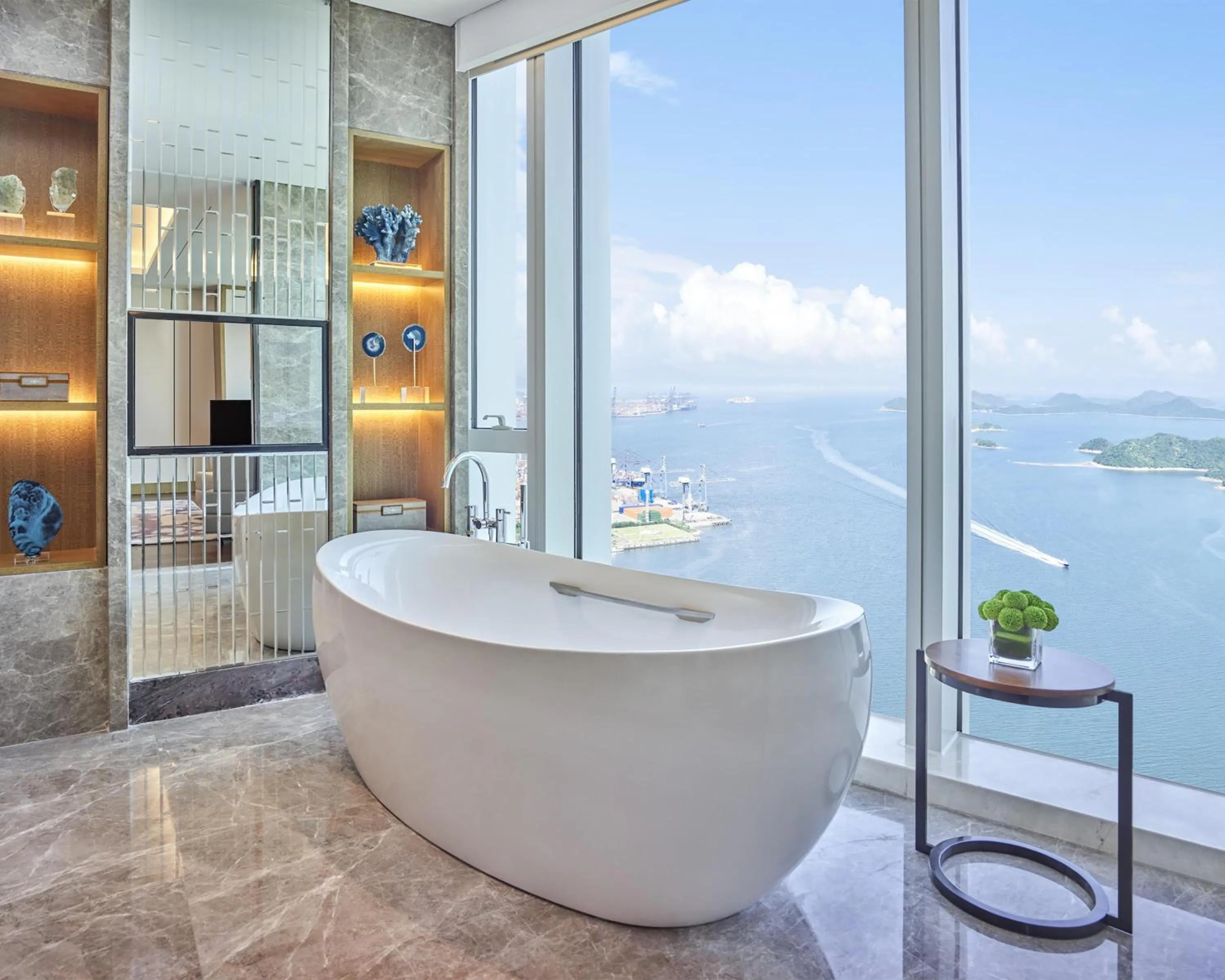 Bathroom in Hyatt Regency Shenzhen Yantian