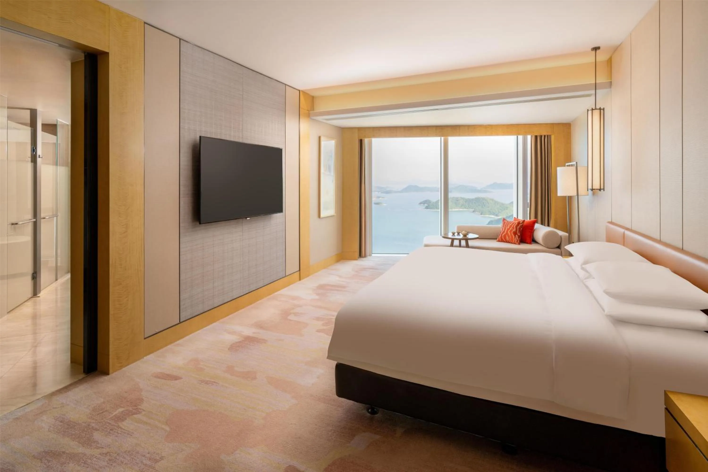 Bedroom, Bed in Hyatt Regency Shenzhen Yantian