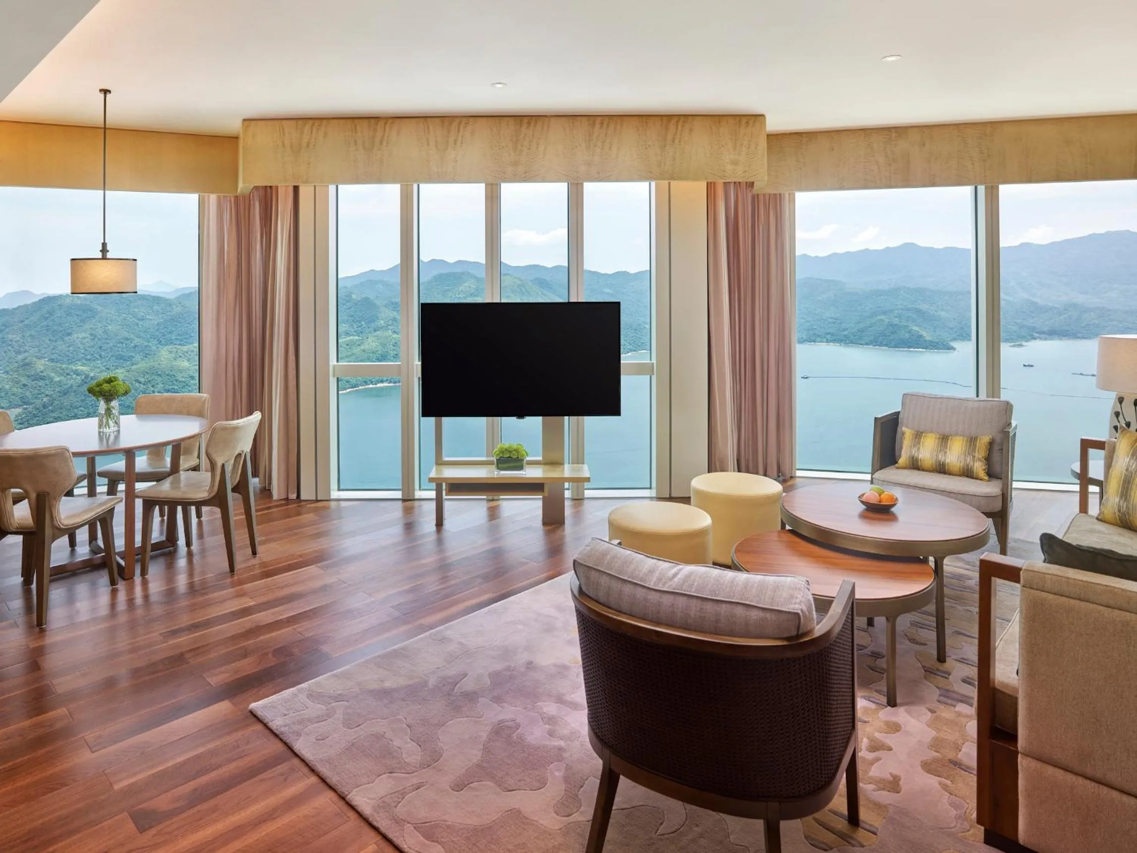 TV and multimedia in Hyatt Regency Shenzhen Yantian