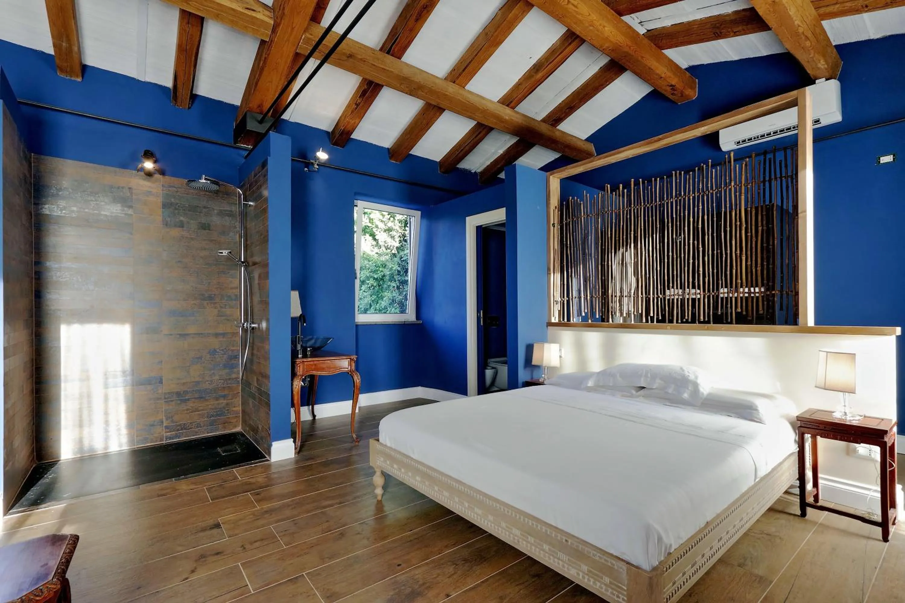 Shower, Bed in Tenuta Lisetta