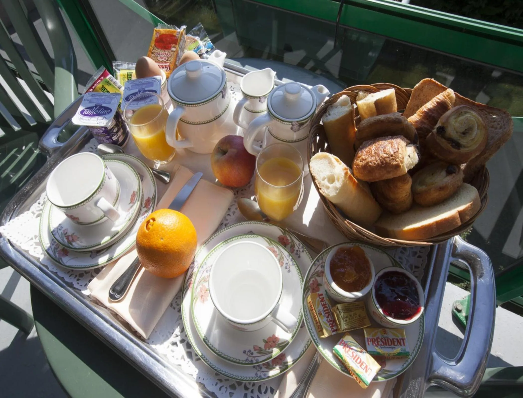 Breakfast in Golf Hotel Colvert - Room Service Disponible