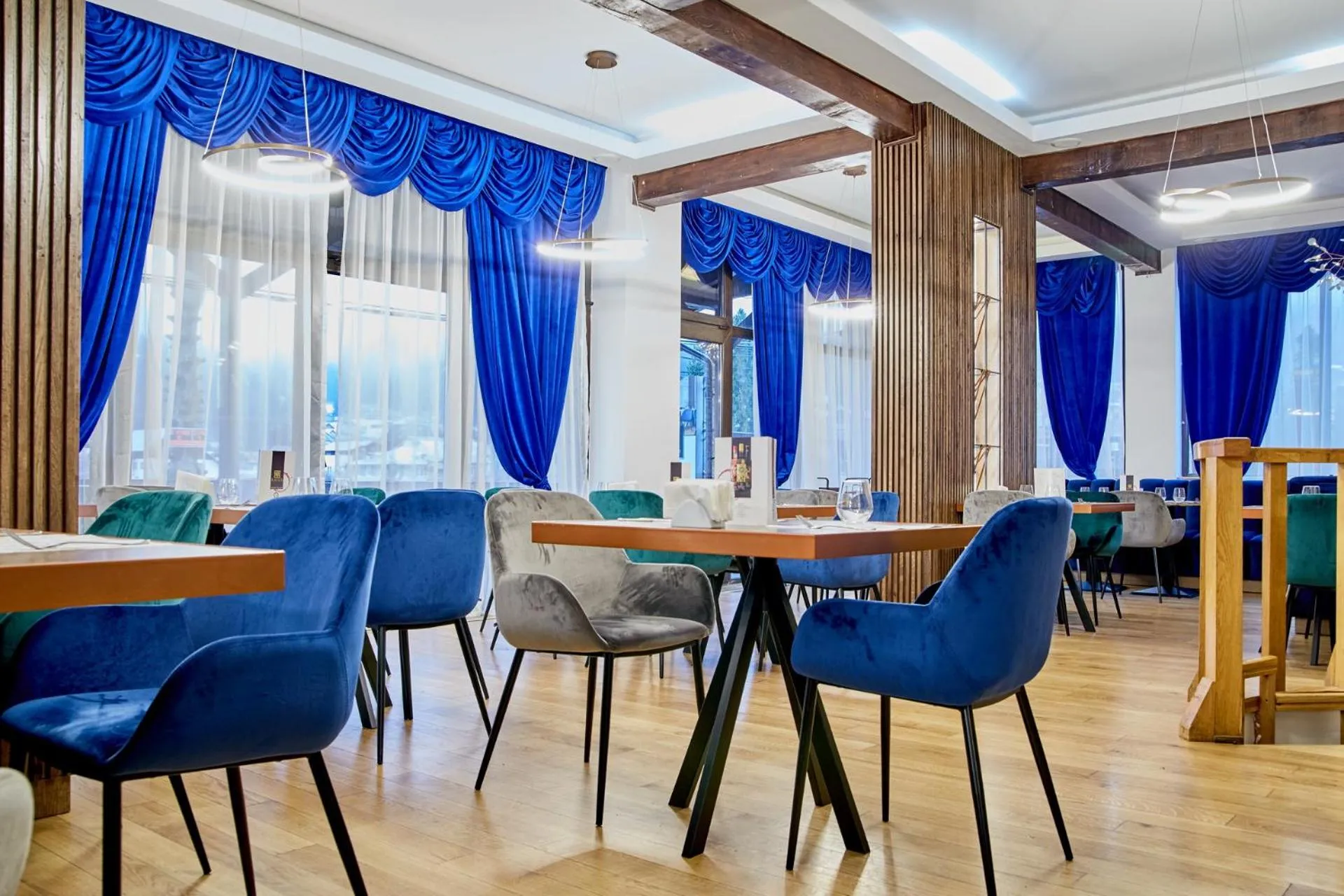 Restaurant/places to eat in Kayus