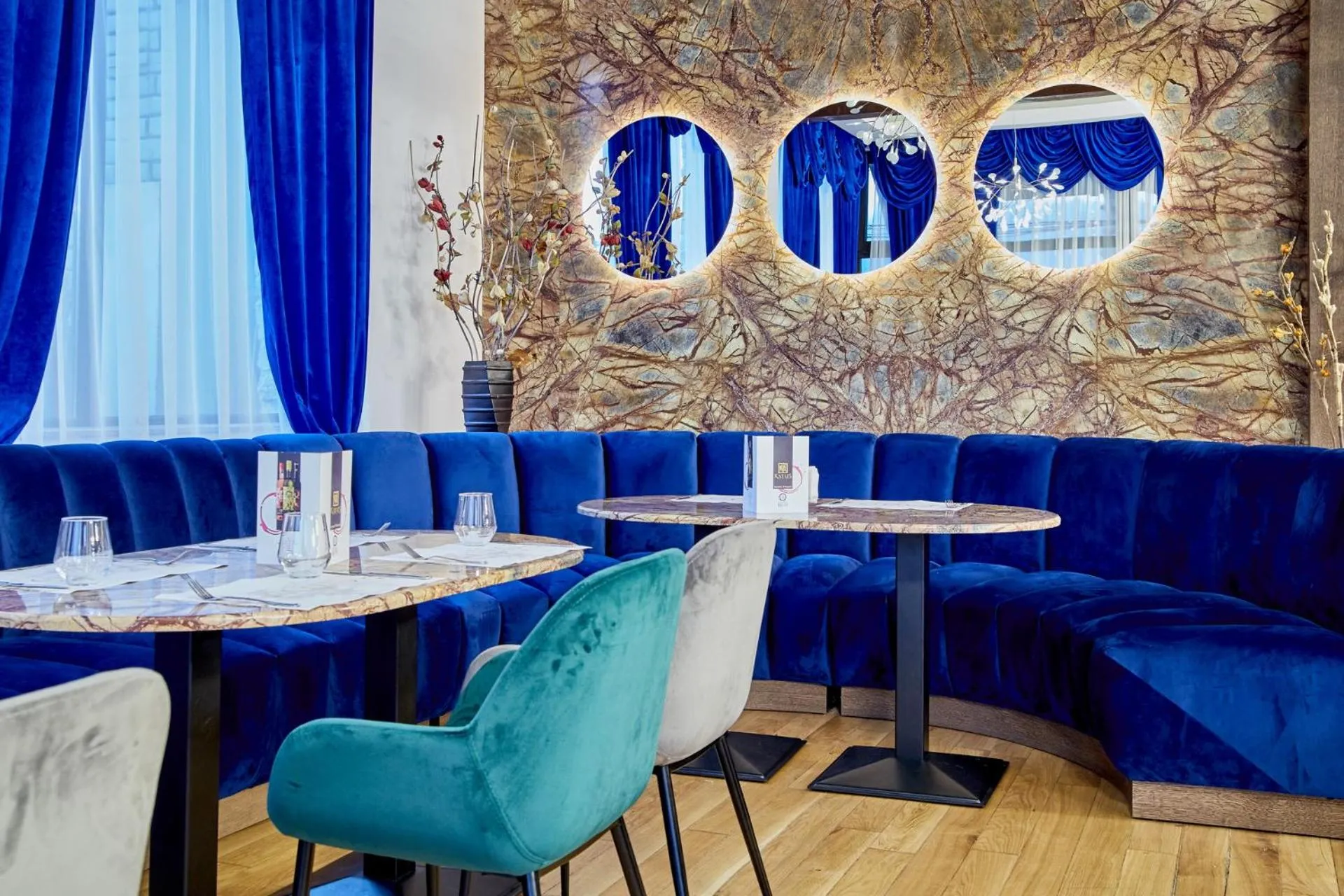 Restaurant/places to eat in Kayus